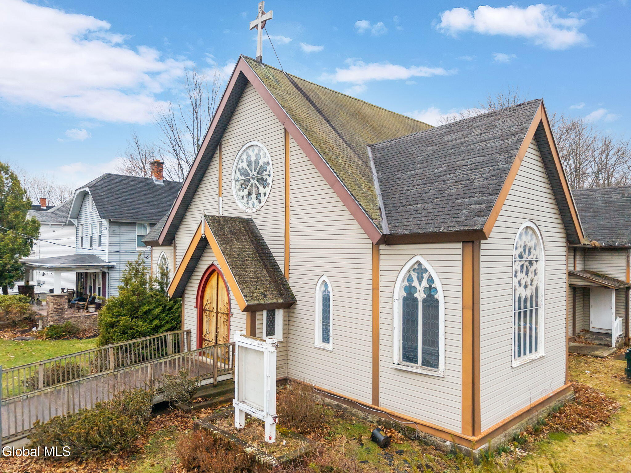 12 Woodbridge Avenue