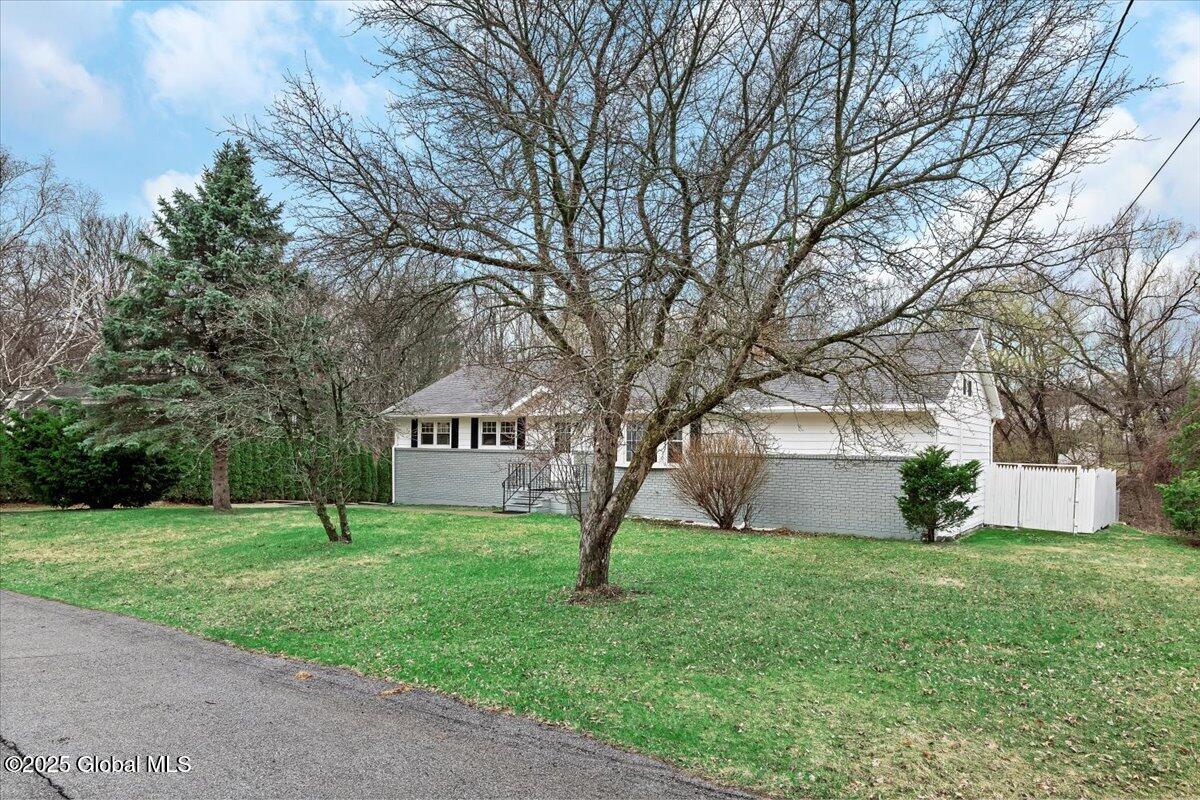 11 West Drive, Ballston Lake, New York image 1
