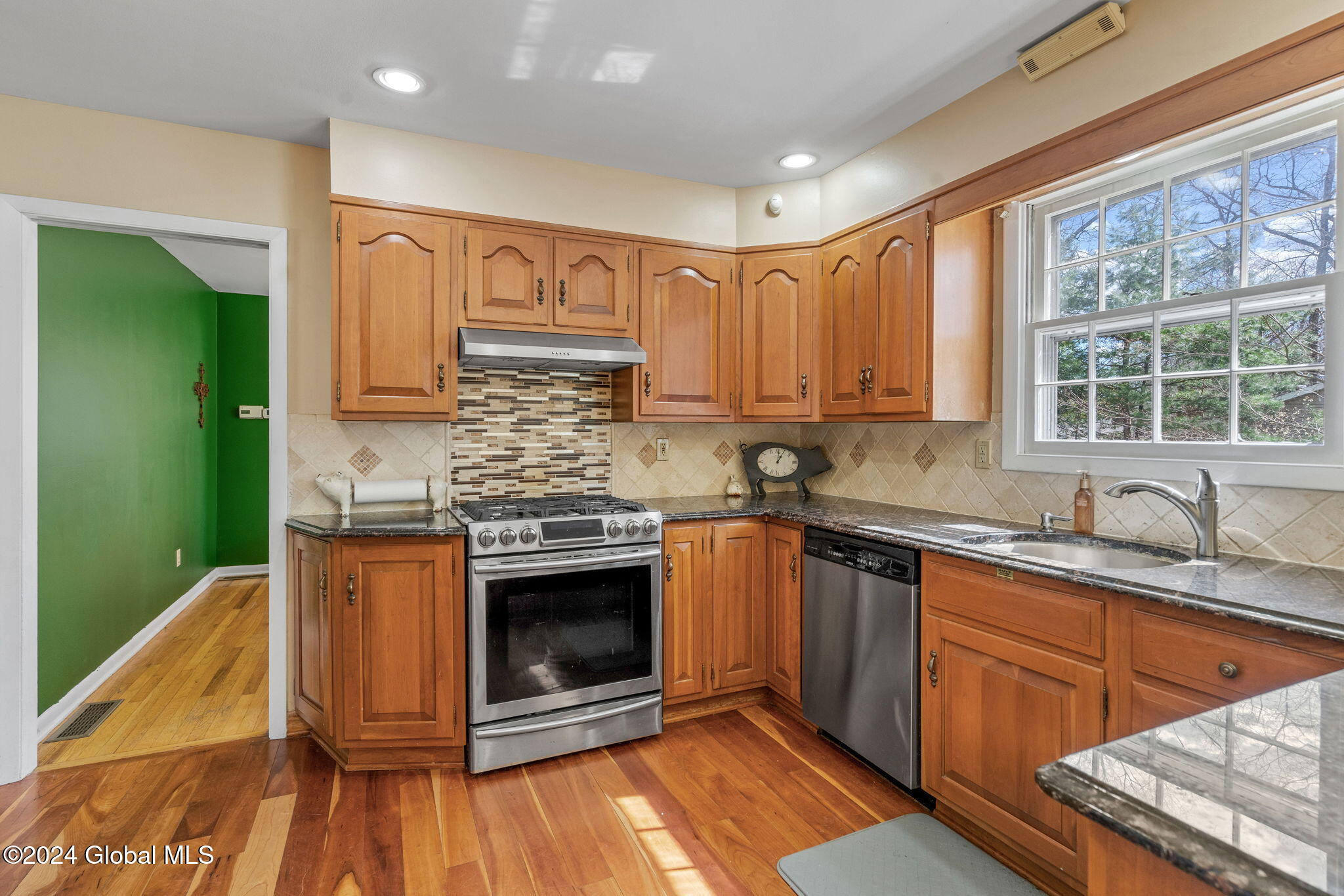 2 Hemlock Drive, Clifton Park, New York image 6