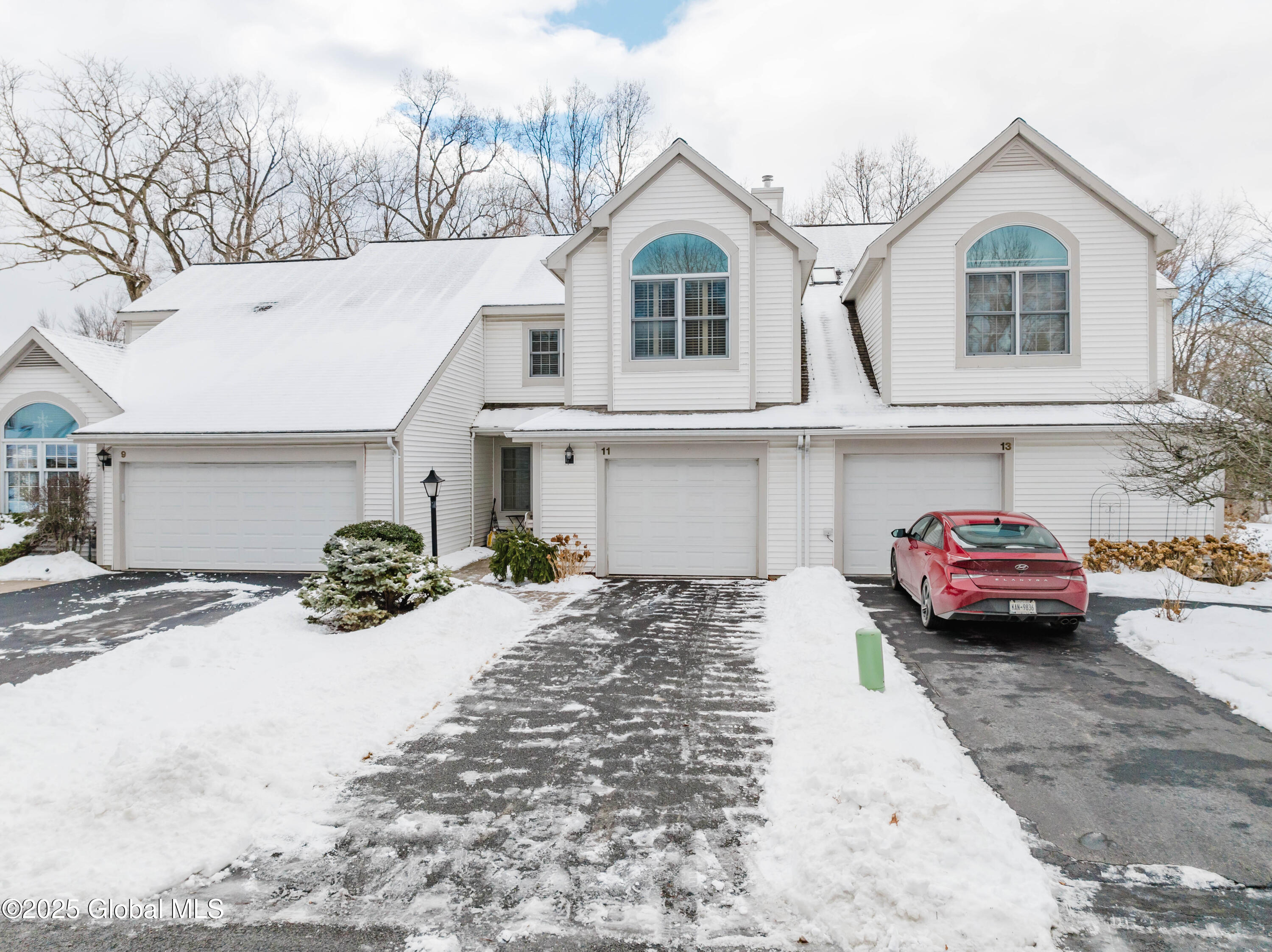 11 Malibu Hill, Rensselaer, New York image 2