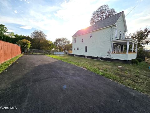 Photo of 910 Gerling Street, Schenectady, NY 12308 (MLS # 202526551)