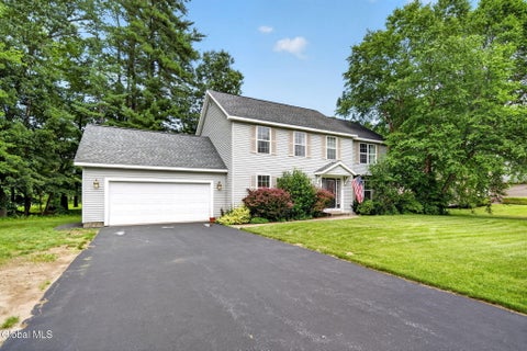 Photo of 1 Wyndham Way, Ballston Spa, NY 12020 (MLS # 202621371)