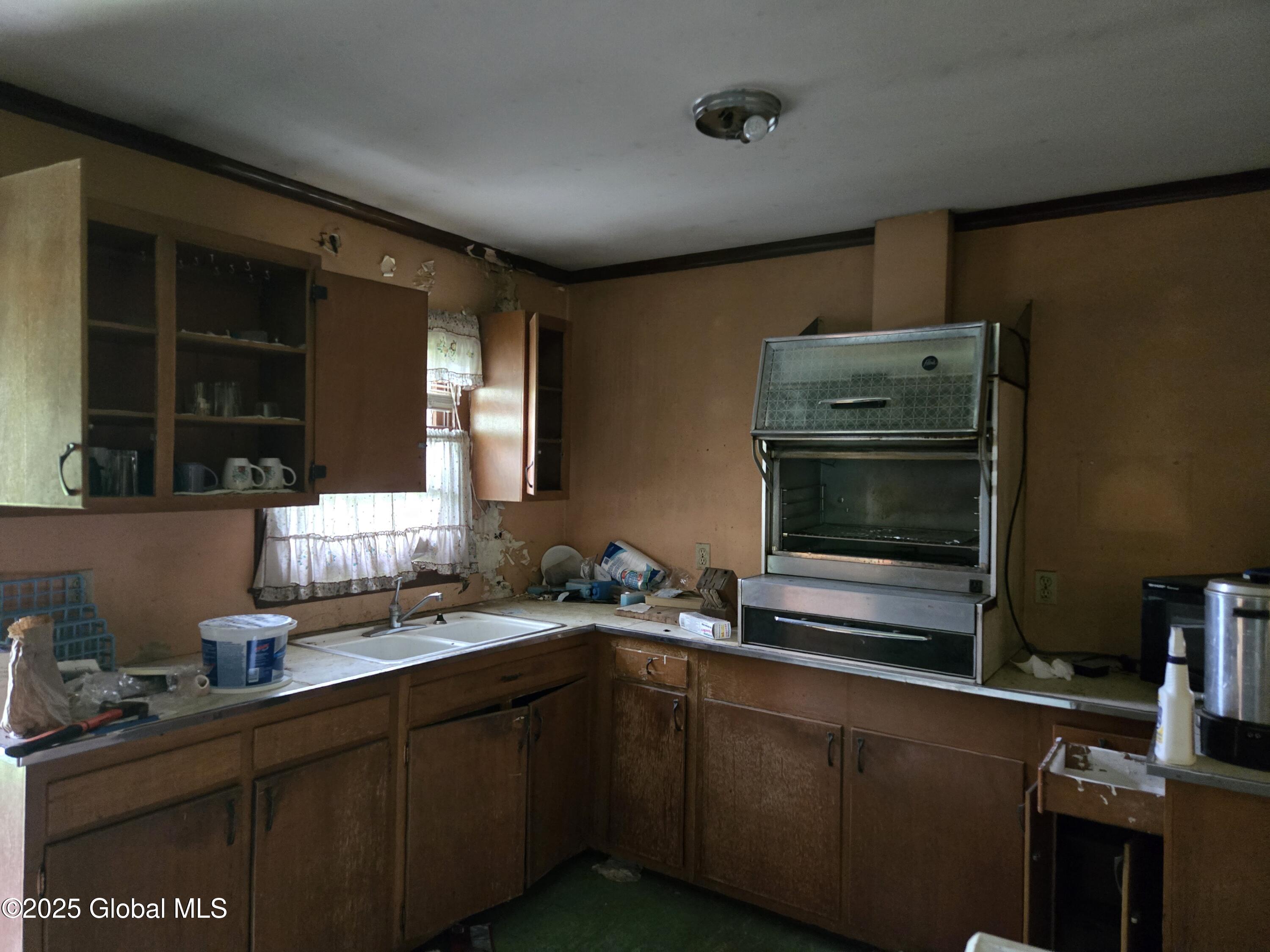 4 S East Avenue, Johnstown, New York image 9