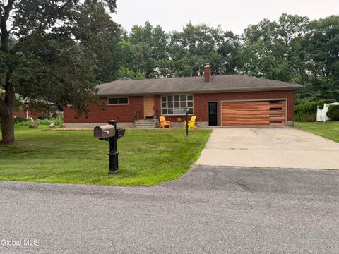 Photo of 5 Linda Drive, Colonie, NY 12205 (MLS # 202622117)