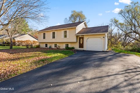 Photo of 87 Algonquin Road, Clifton Park, NY 12065 (MLS # 202529013)