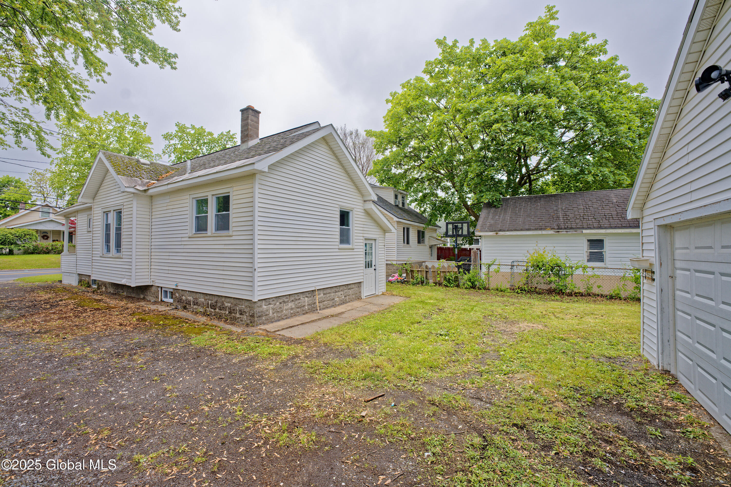 823 Curry Road, Schenectady, New York image 23