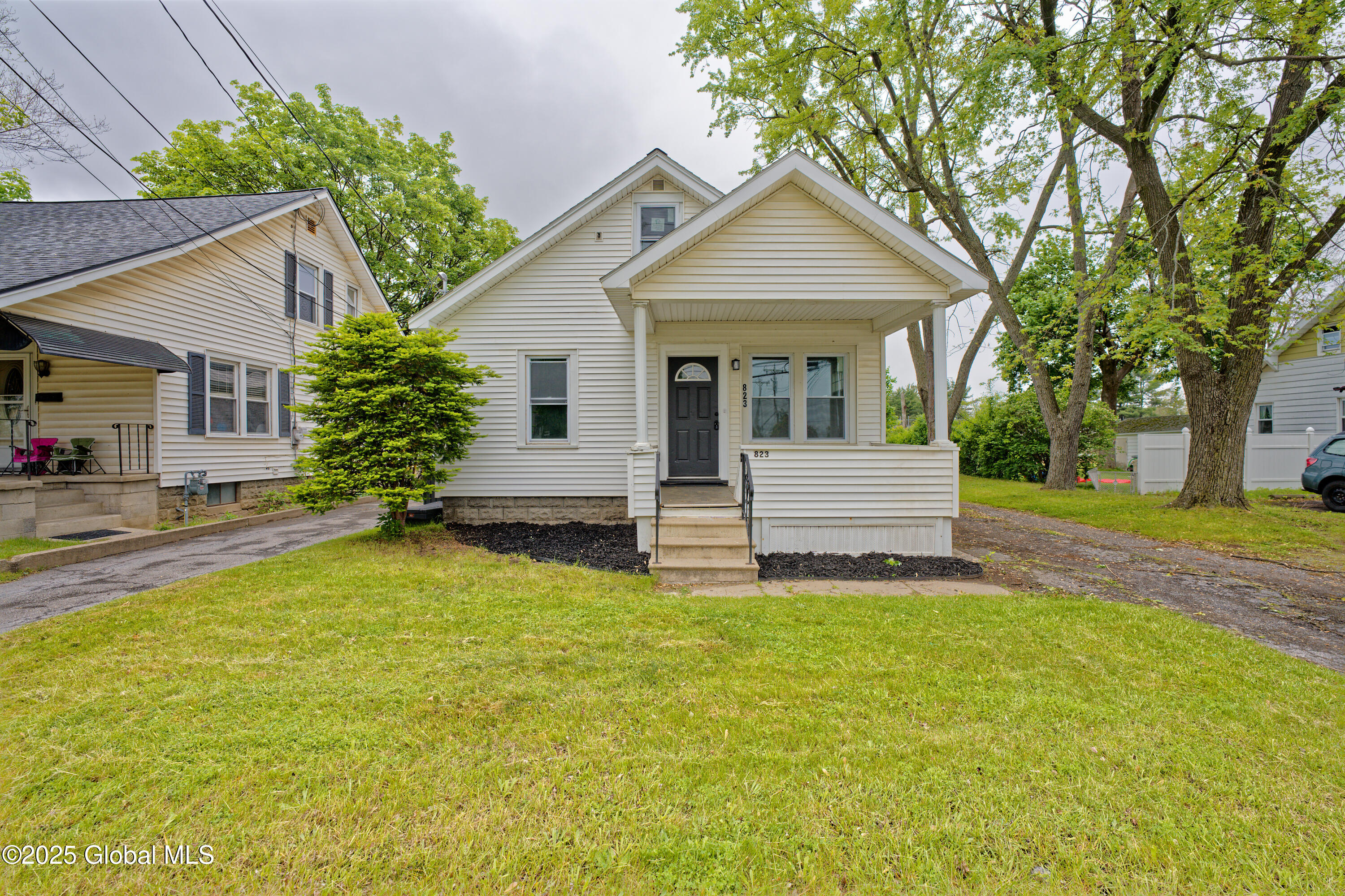 823 Curry Road, Schenectady, New York image 1