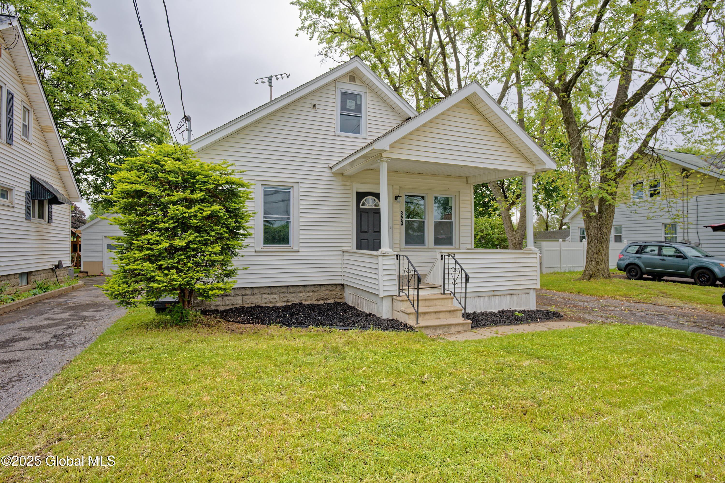 823 Curry Road, Schenectady, New York image 2