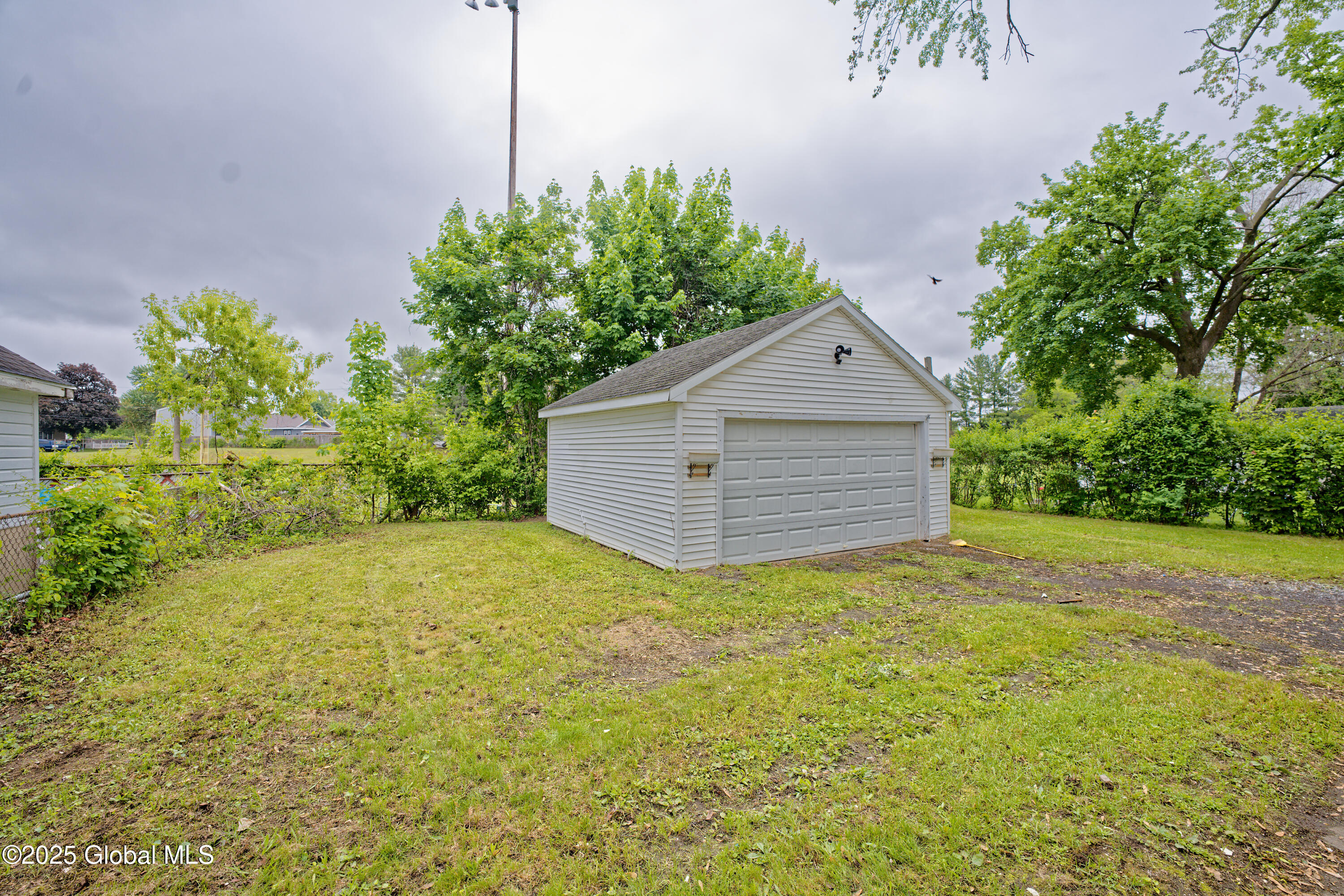 823 Curry Road, Schenectady, New York image 25
