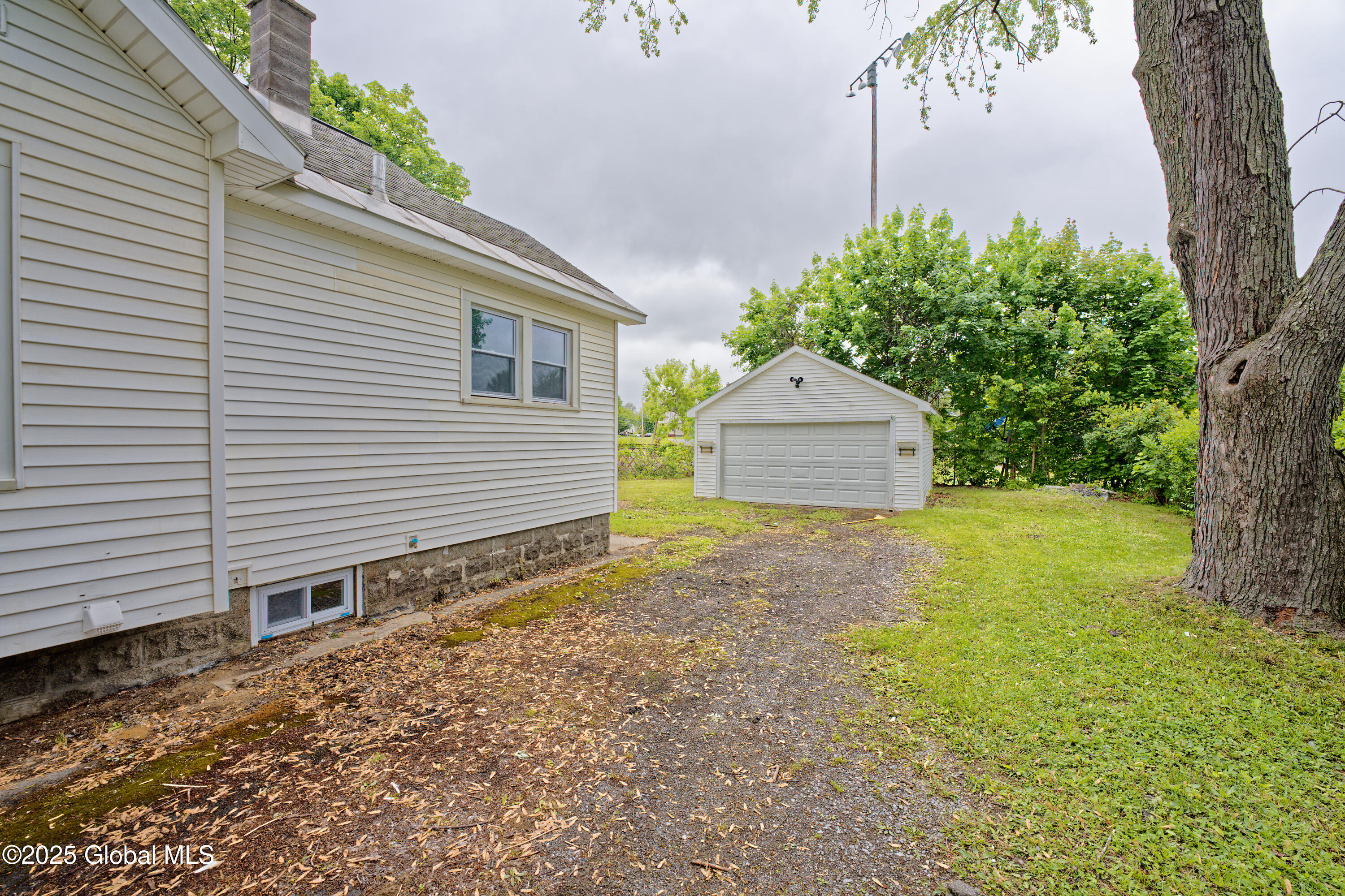 823 Curry Road, Schenectady, New York image 22
