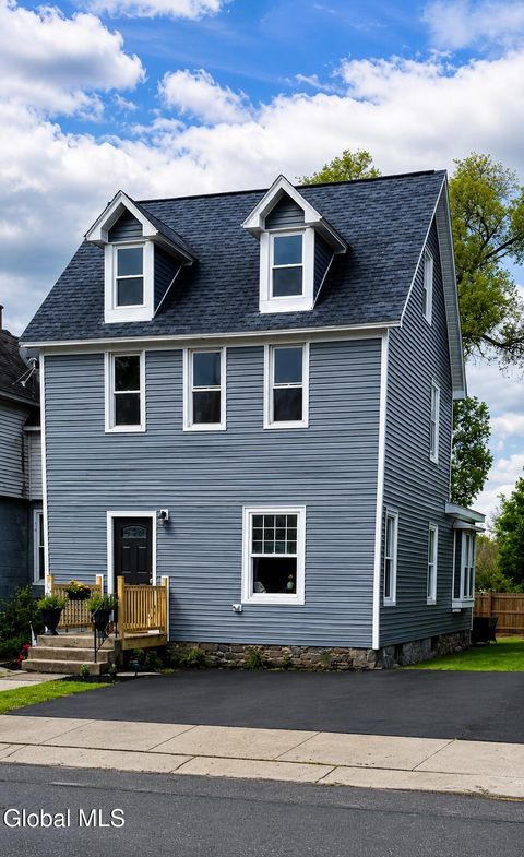 Homes For Sale - 866 Thompson Street<br/> Schenectady County, Schenectady, NY 12306