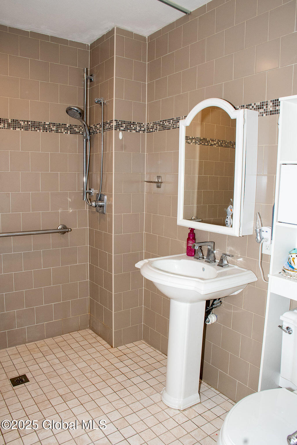 111 Bridgewood Lane, Watervliet, New York image 23