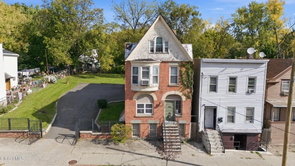 383 CLINTON AVE, ALBANY, NY 12206 - Image d49ab8ce19dbcd897f070bce89b66cbc/4262476053