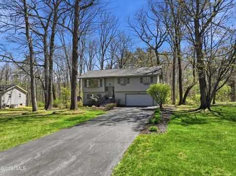 Photo of 874 Maxwell Drive, Niskayuna, NY 12309 (MLS # 202615937)