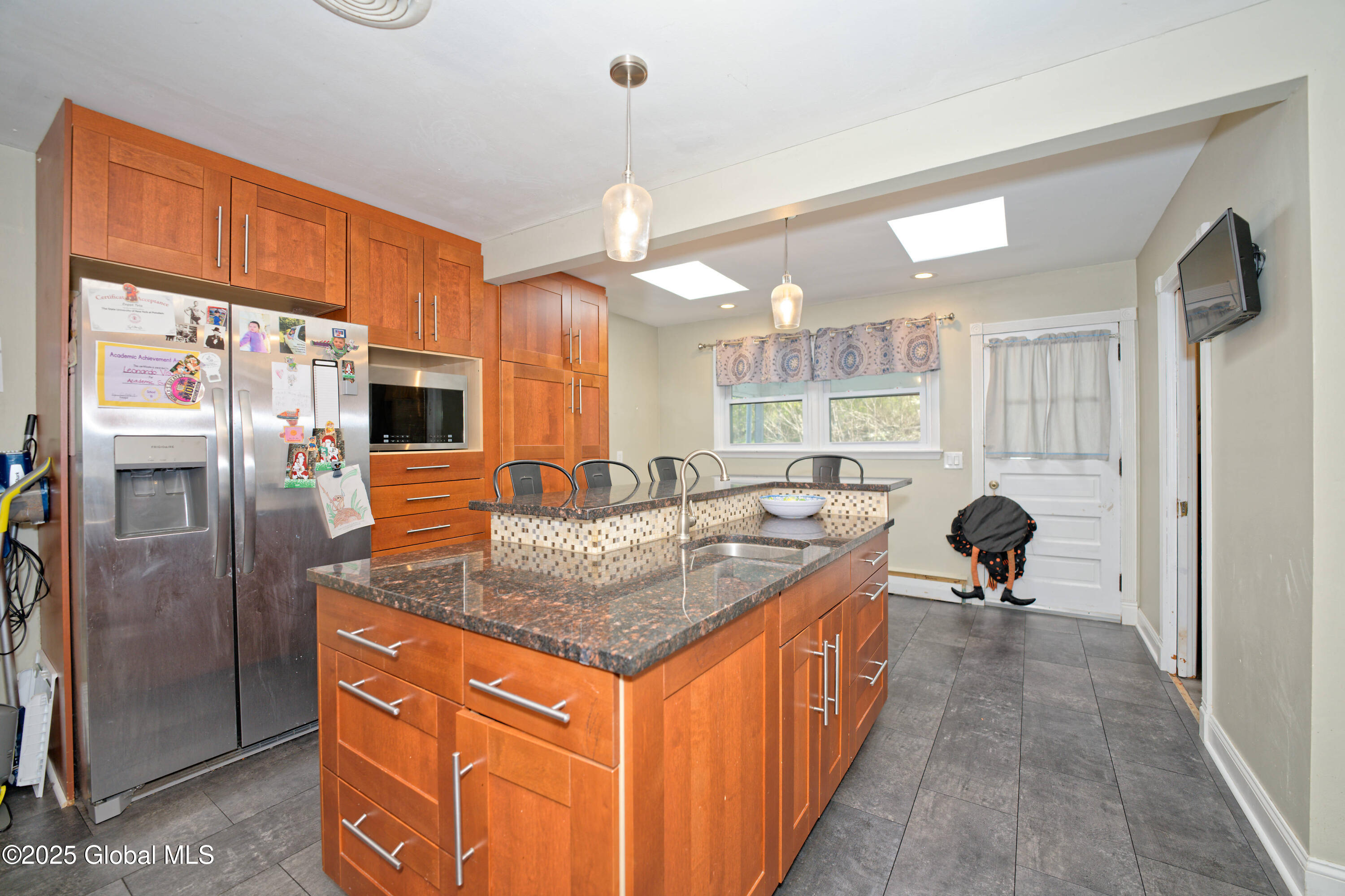 107 Nyroy Drive, Troy, New York image 8