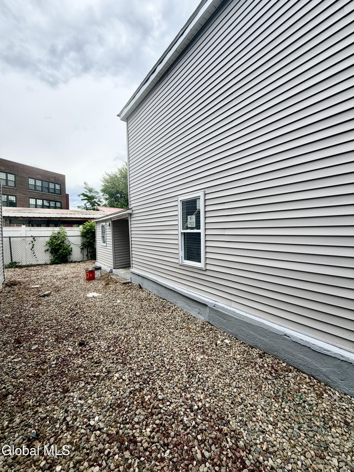 806 Arch Street
