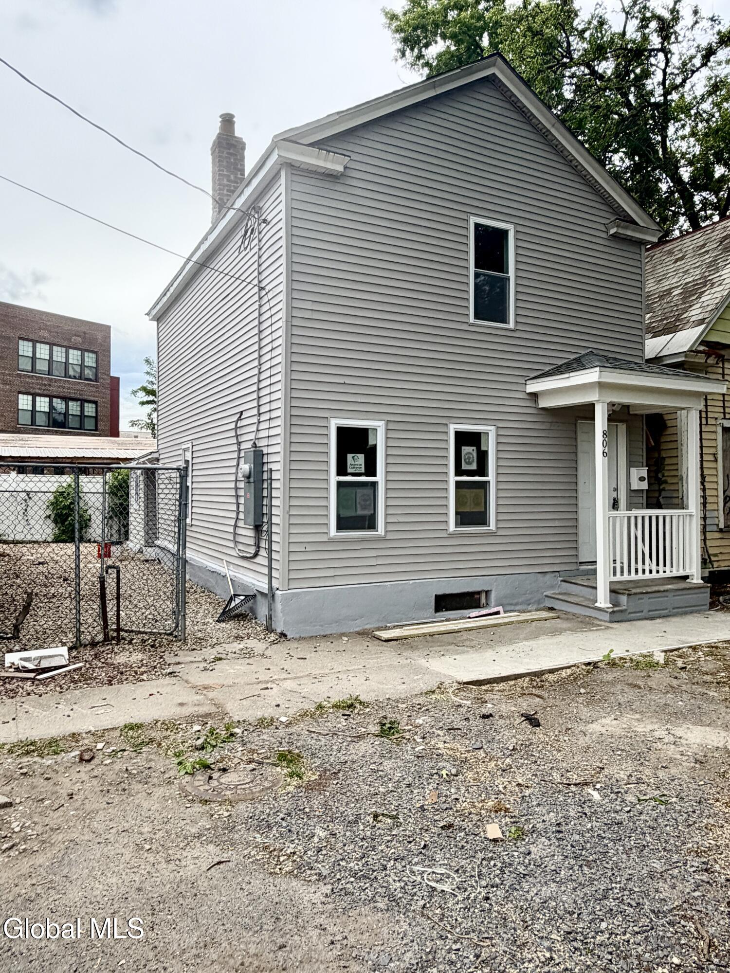 806 Arch Street