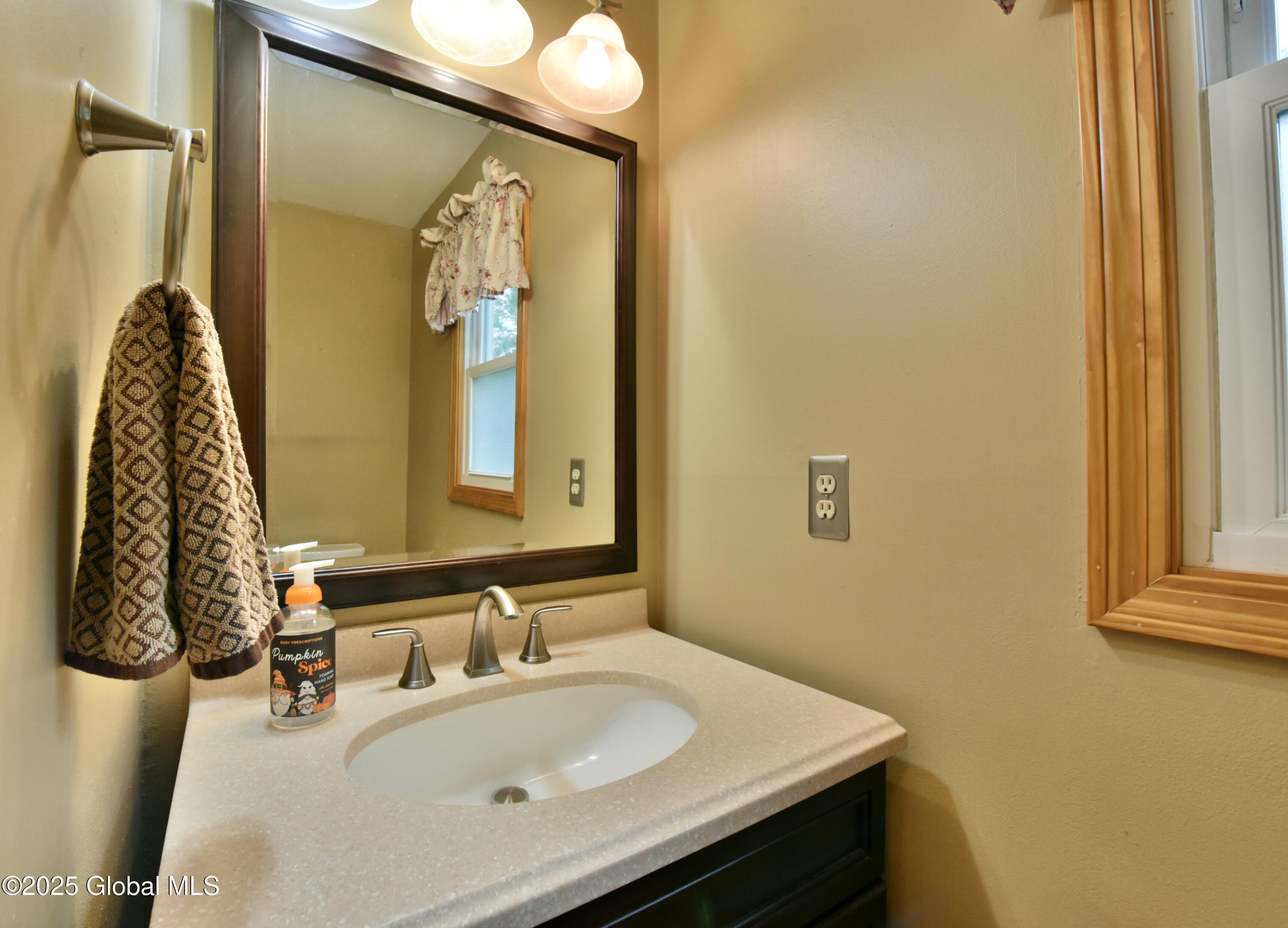 21 Cedarcrest Drive, Saratoga Springs, New York image 19