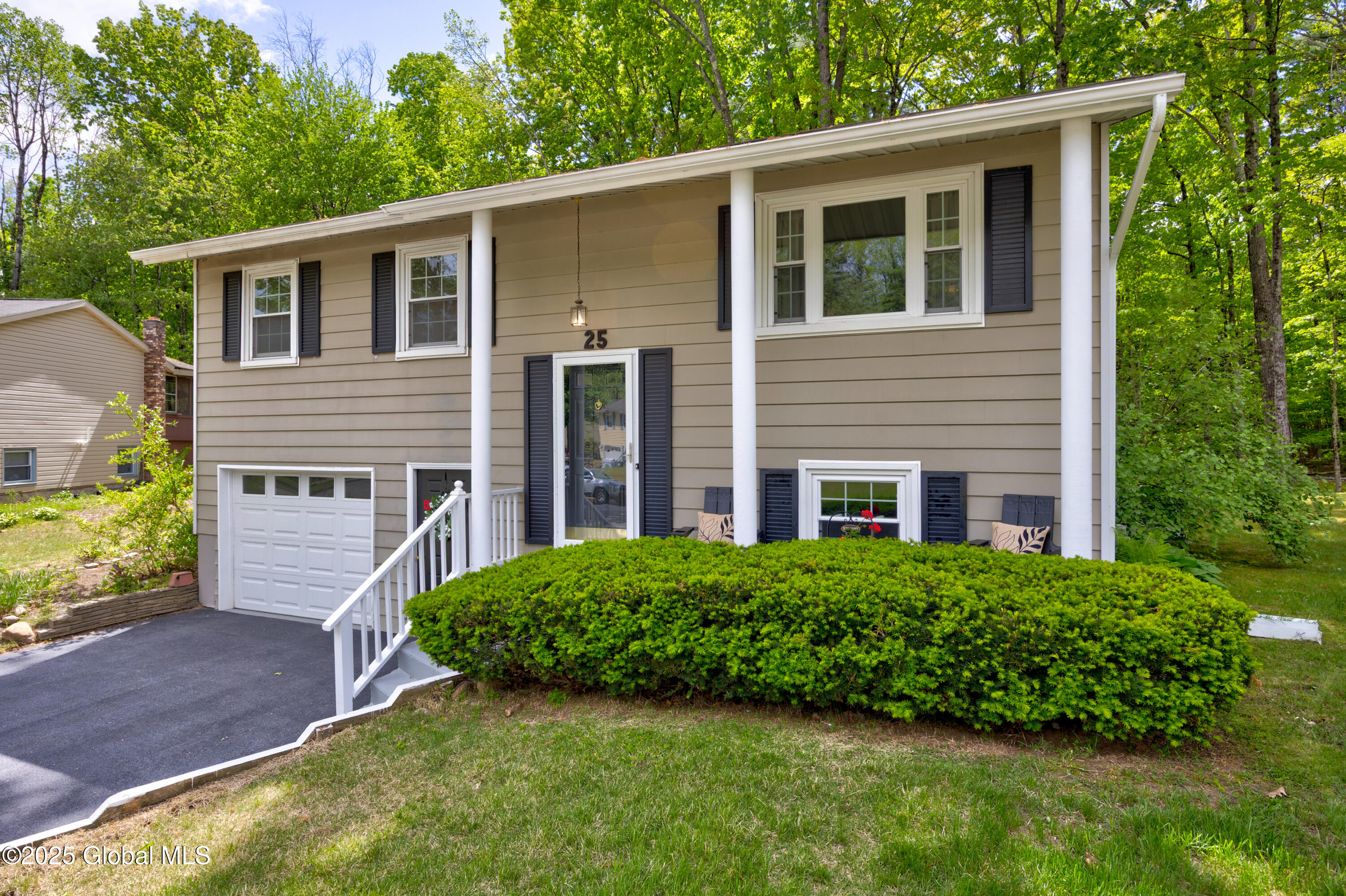 25 Lamplighter Lane Lane, Saratoga Springs, New York image 3