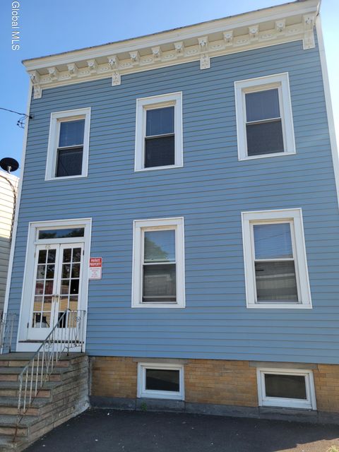 Photo of 418 Sheridan Avenue #Second Floor, Albany, NY 12206 (MLS # 202528497) Photo of 418 Sheridan Avenue #Second Floor, Albany, NY 12206 (MLS # 202528497)