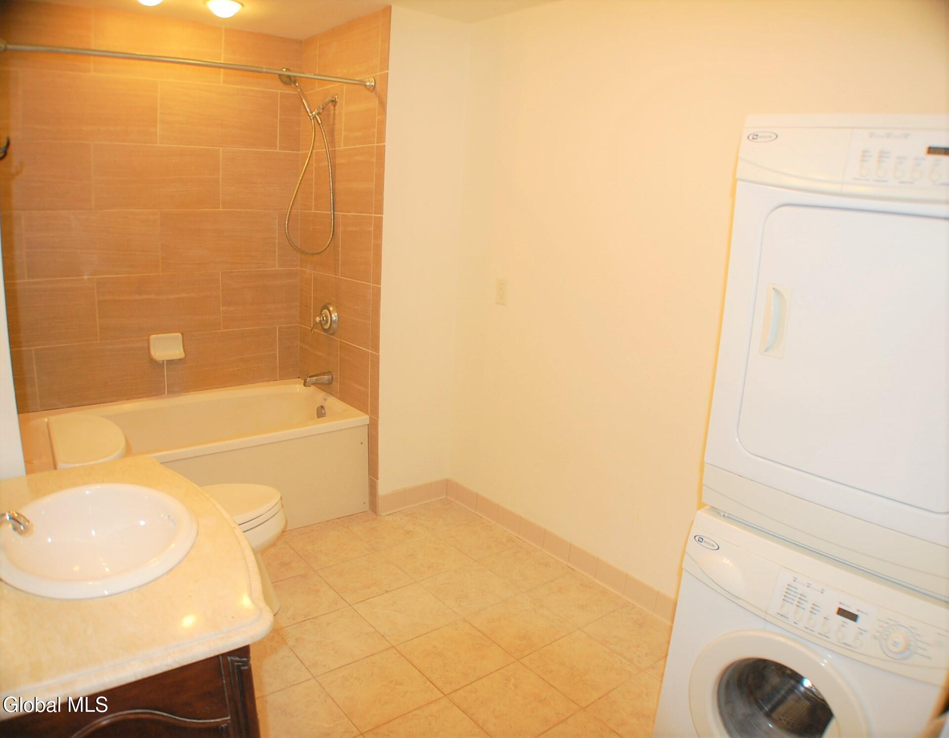 Ballston Spa, New York 12020, United States, 2 Bedrooms Bedrooms, ,2 BathroomsBathrooms,Residential,Active,222451