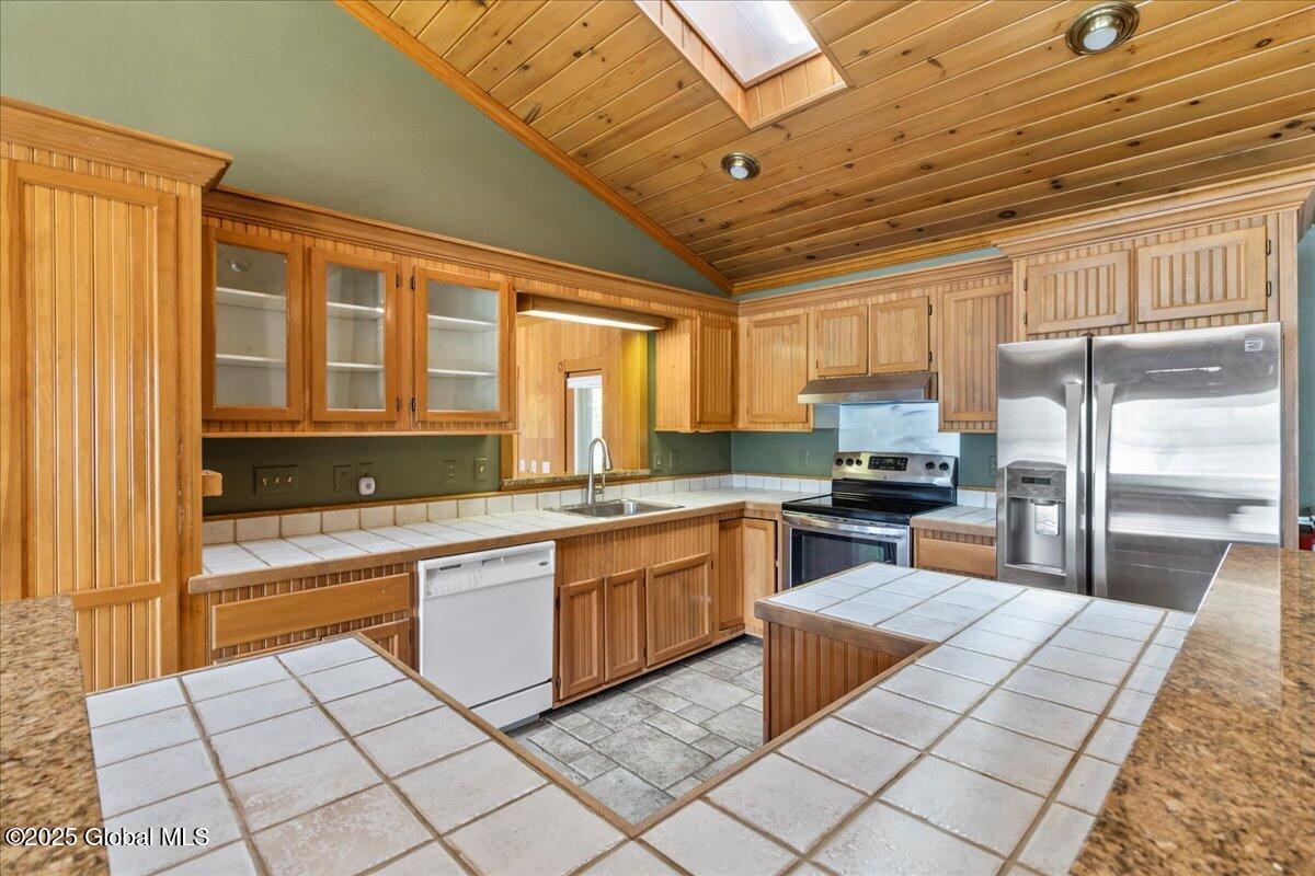 31 Fish Point Road, Bolton Landing, New York image 5