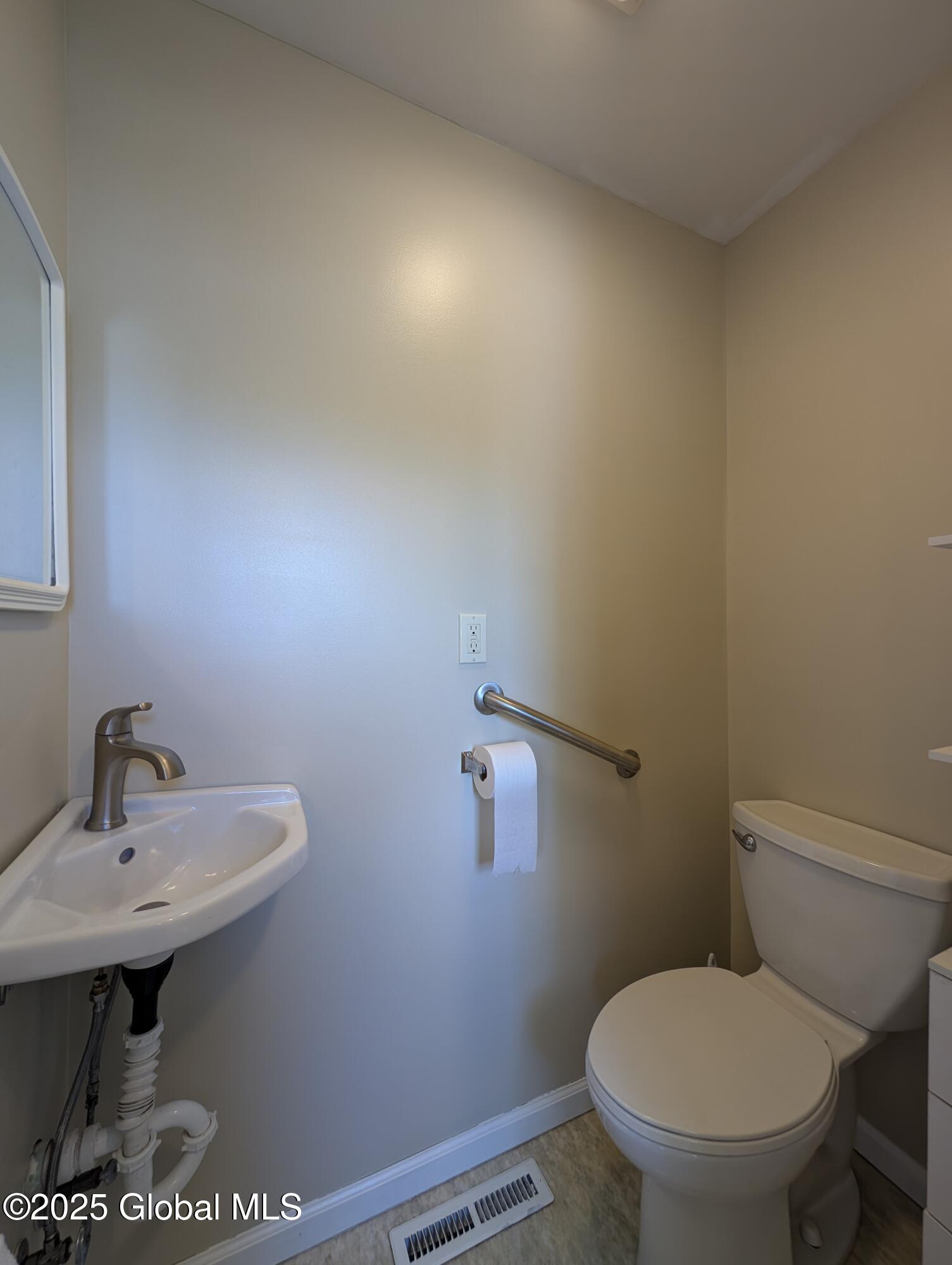 4 Ormond Street, Glens Falls, New York image 25