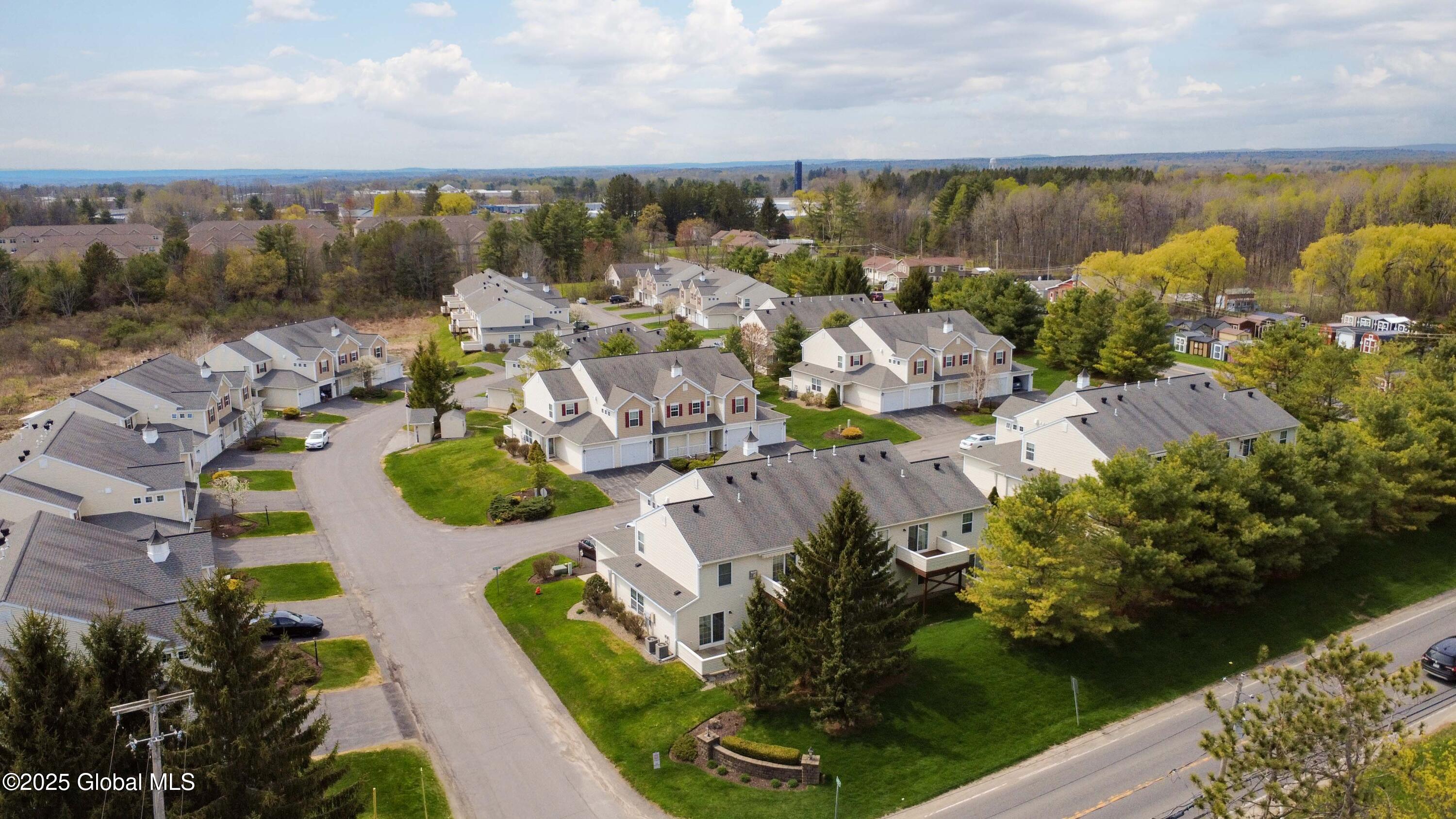 307 Willow Court, Amsterdam, New York image 2