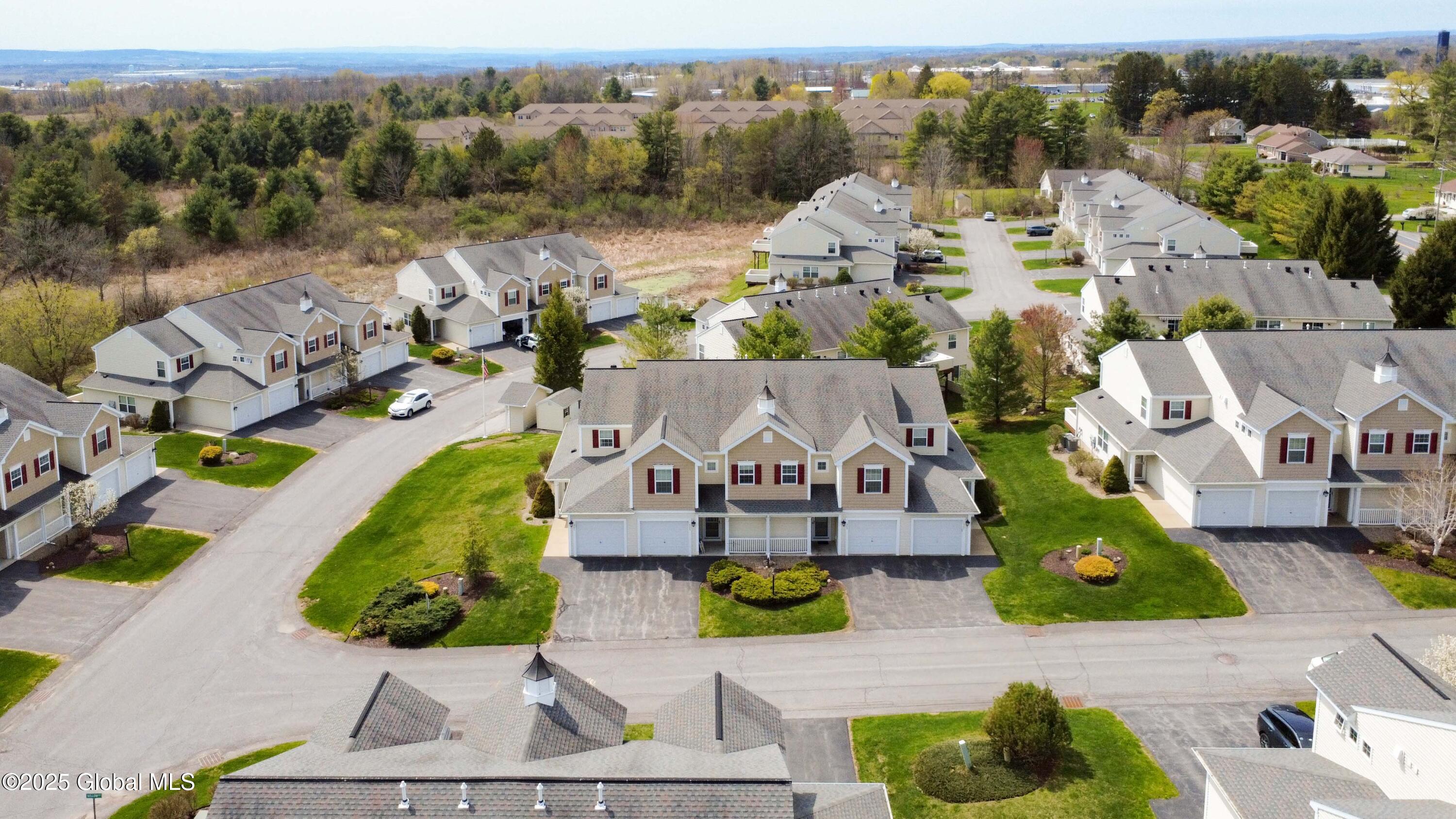 307 Willow Court, Amsterdam, New York image 4
