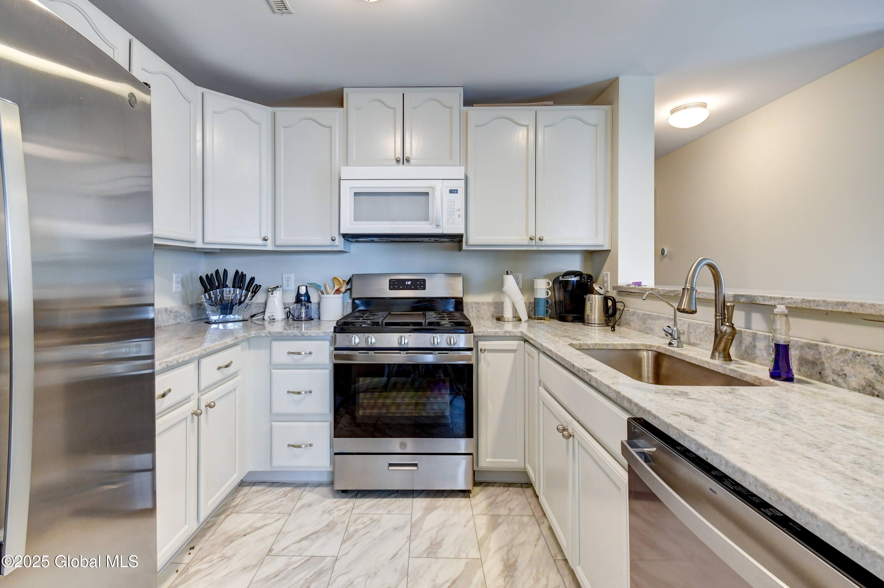 307 Willow Court, Amsterdam, New York image 16