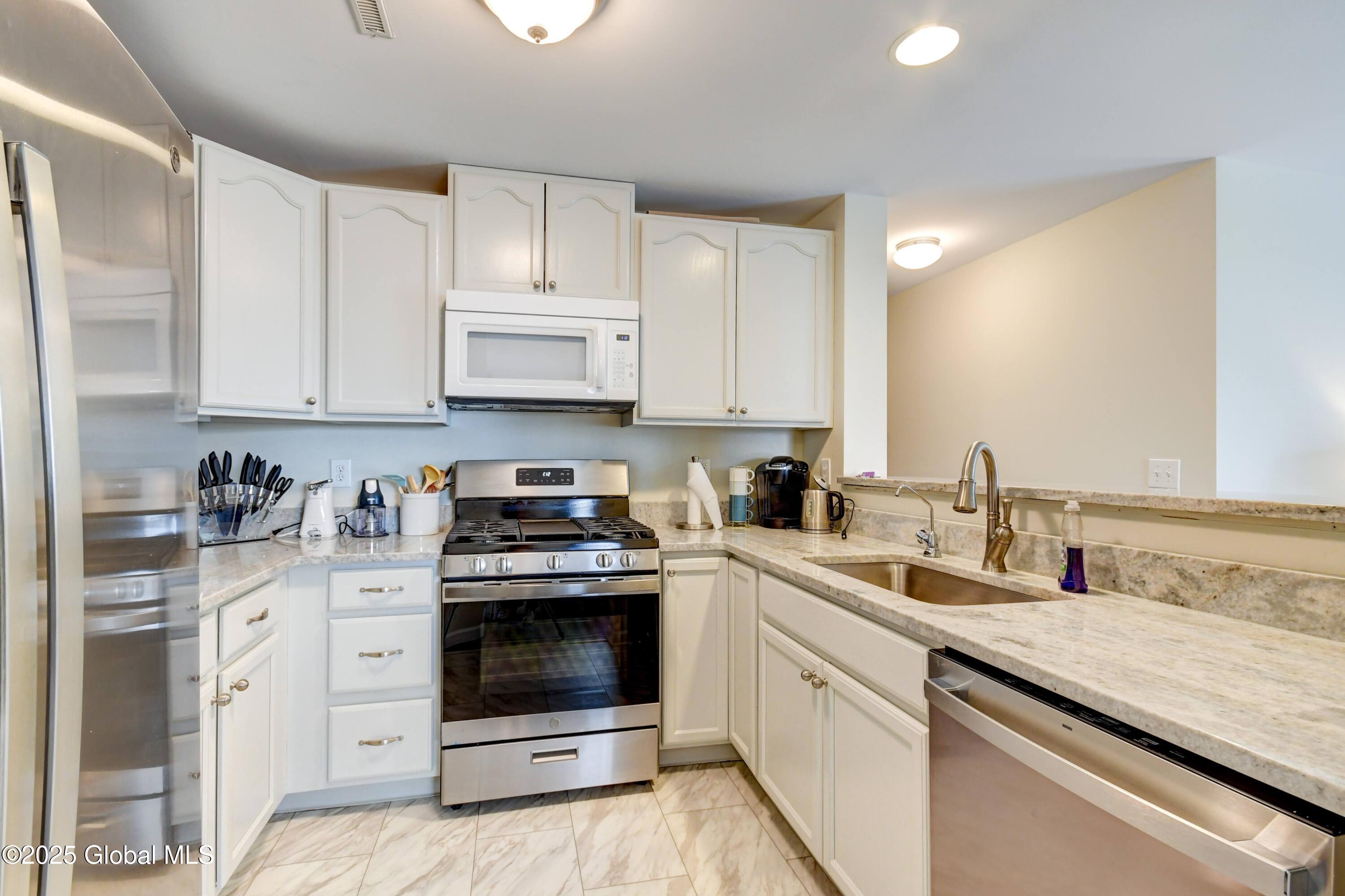 307 Willow Court, Amsterdam, New York image 17