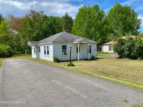 Photo of 6963 Fuller Station Road, Schenectady, NY 12303 (MLS # 202517468)