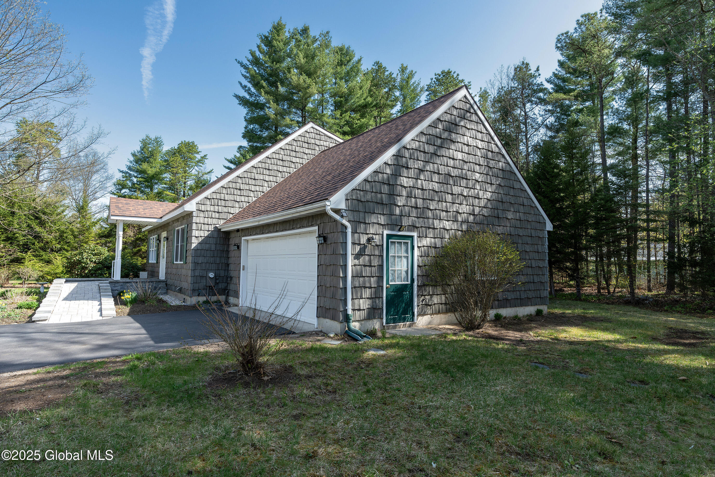 19 Sycamore Drive, Queensbury, New York image 2