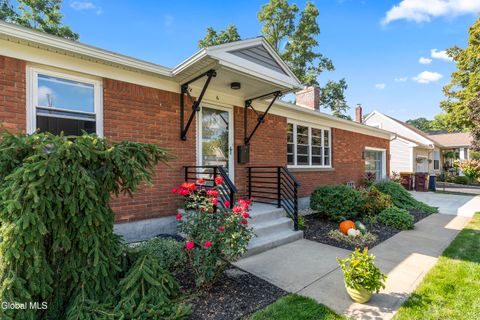 Photo of 6 McAllister Drive, Saratoga Springs, NY 12866 (MLS # 202527349)