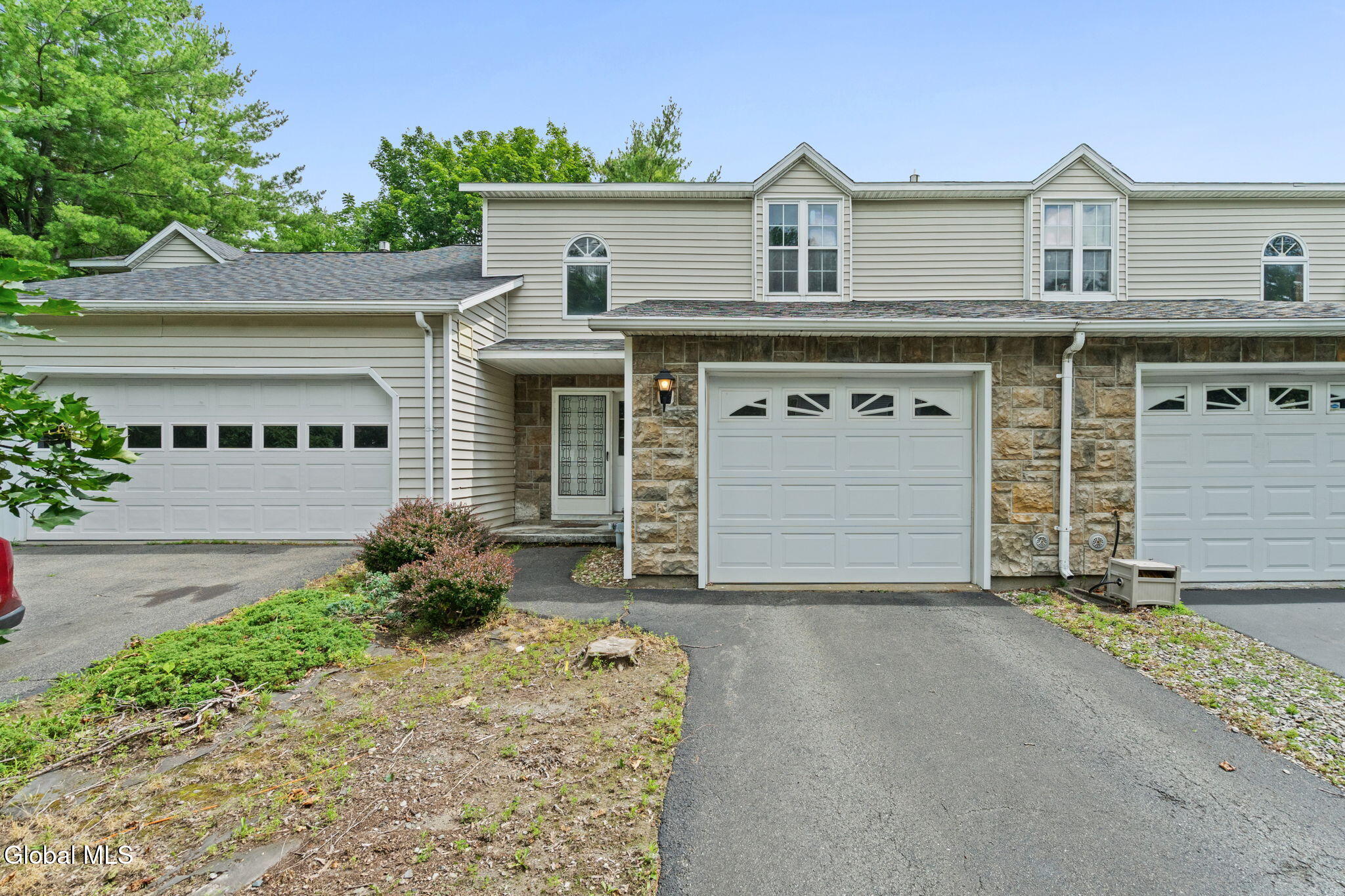 22 Woodside Drive