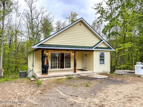 Homes For Sale - 25 Forest Road<br/> Warren County, Lake George, NY 12845