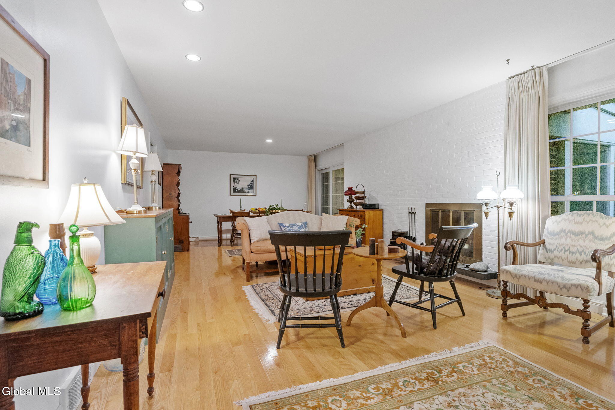 6 Arbor Dr / 591 Glen St