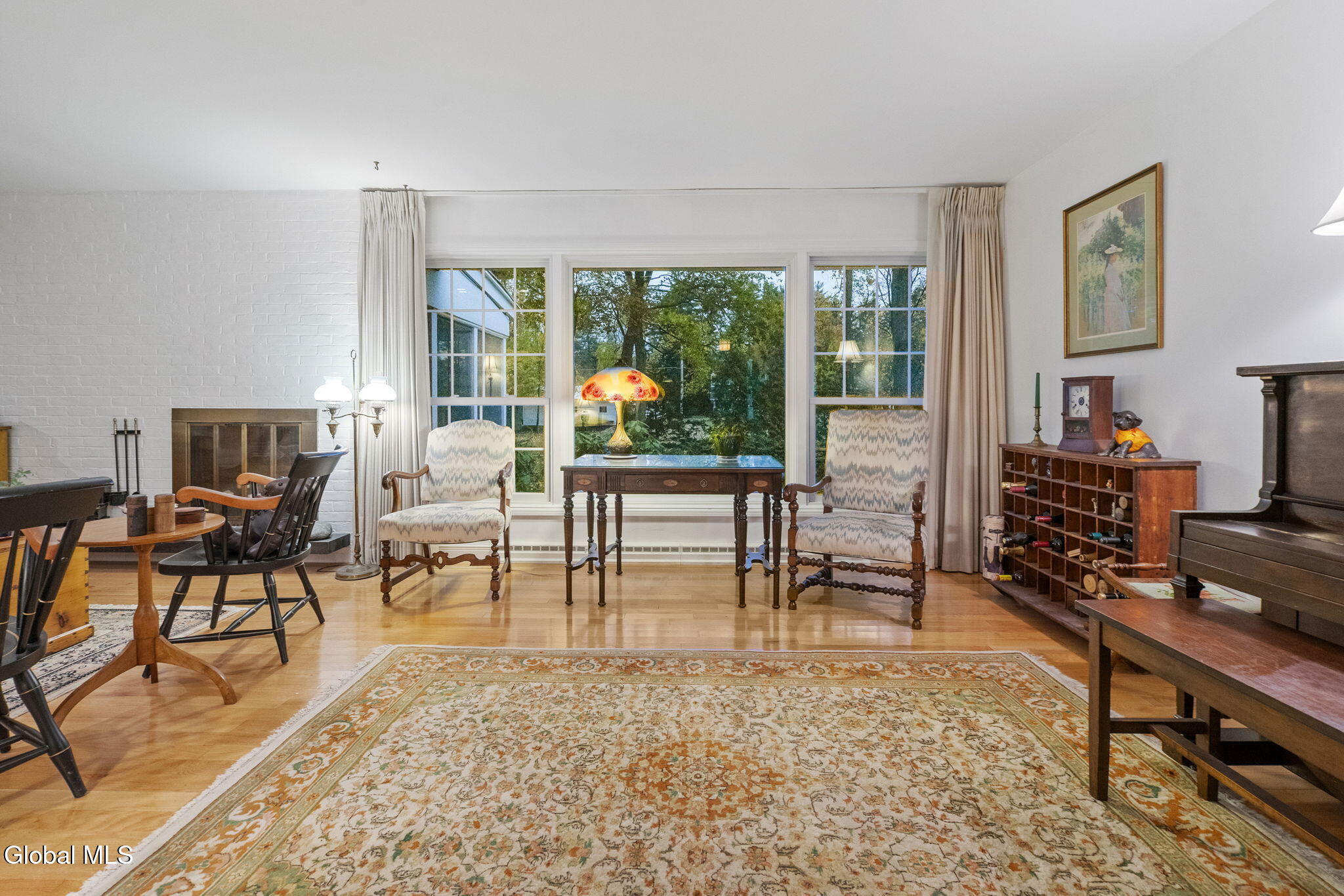 6 Arbor Dr / 591 Glen St