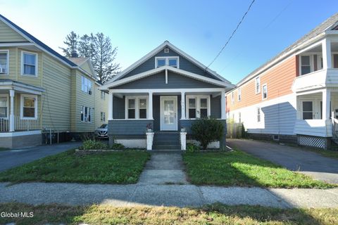 Photo of 1470 Nott Street, Schenectady, NY 12308 (MLS # 202527480)