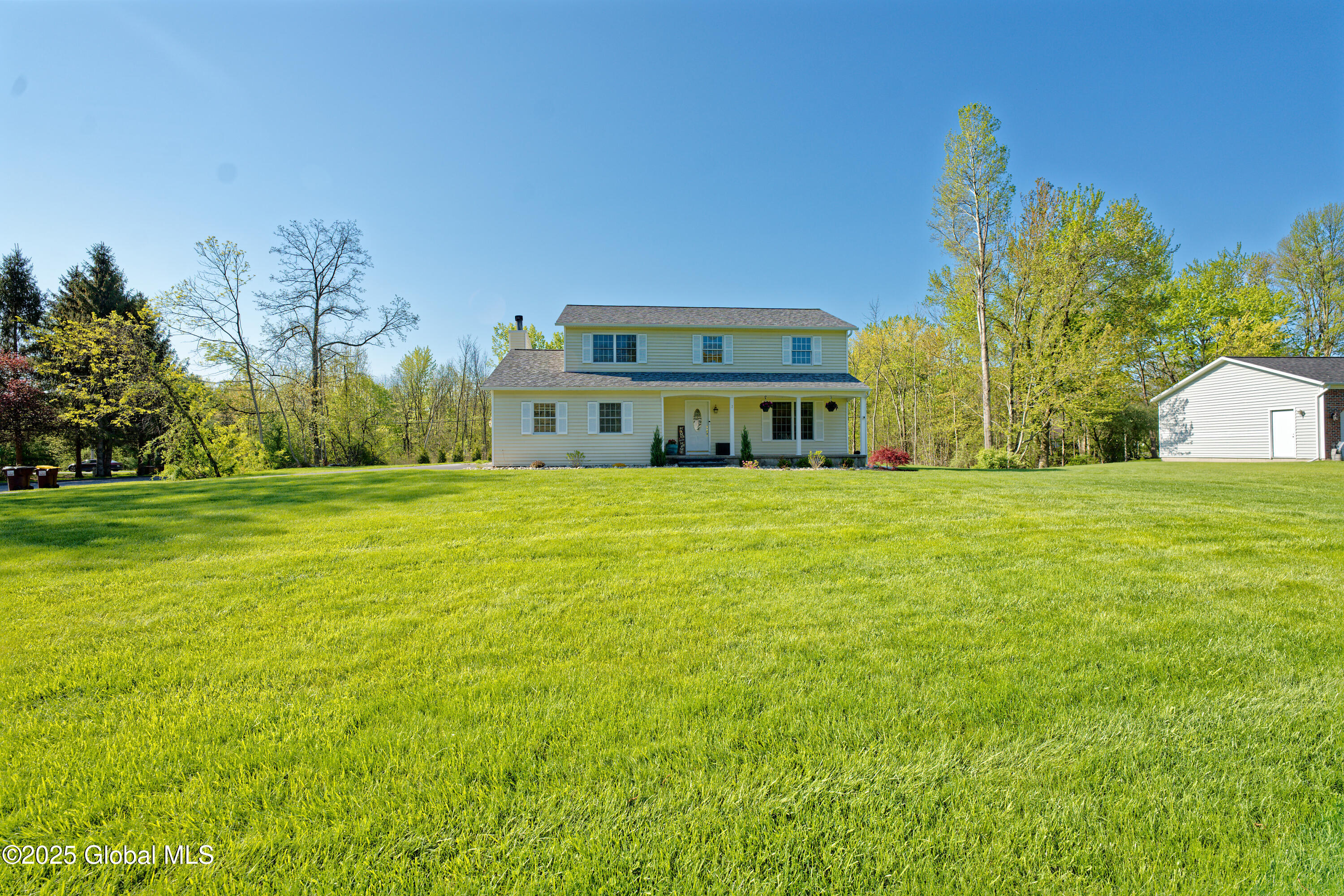 2 Queensbury Court, Clifton Park, New York image 1