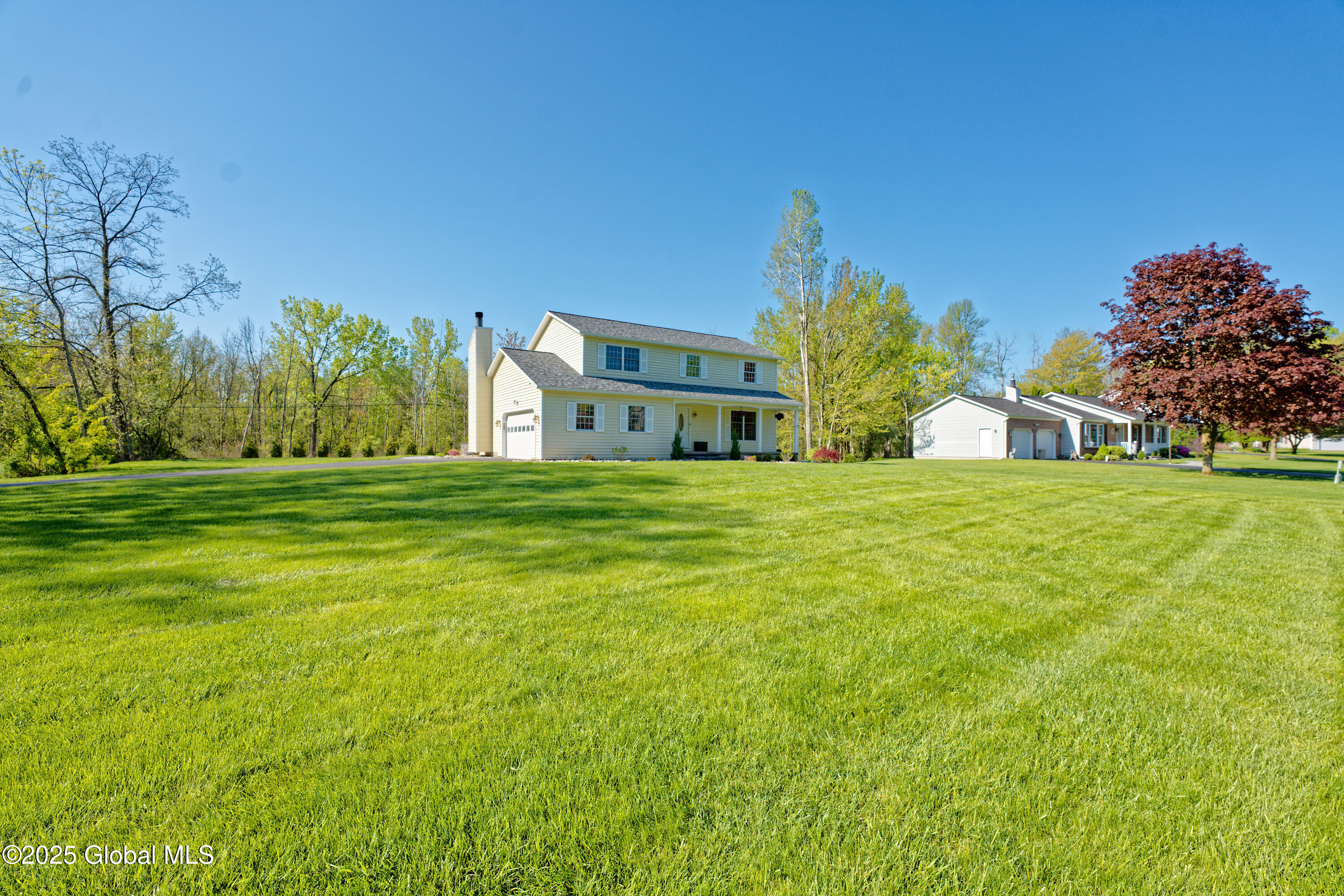 2 Queensbury Court, Clifton Park, New York image 3