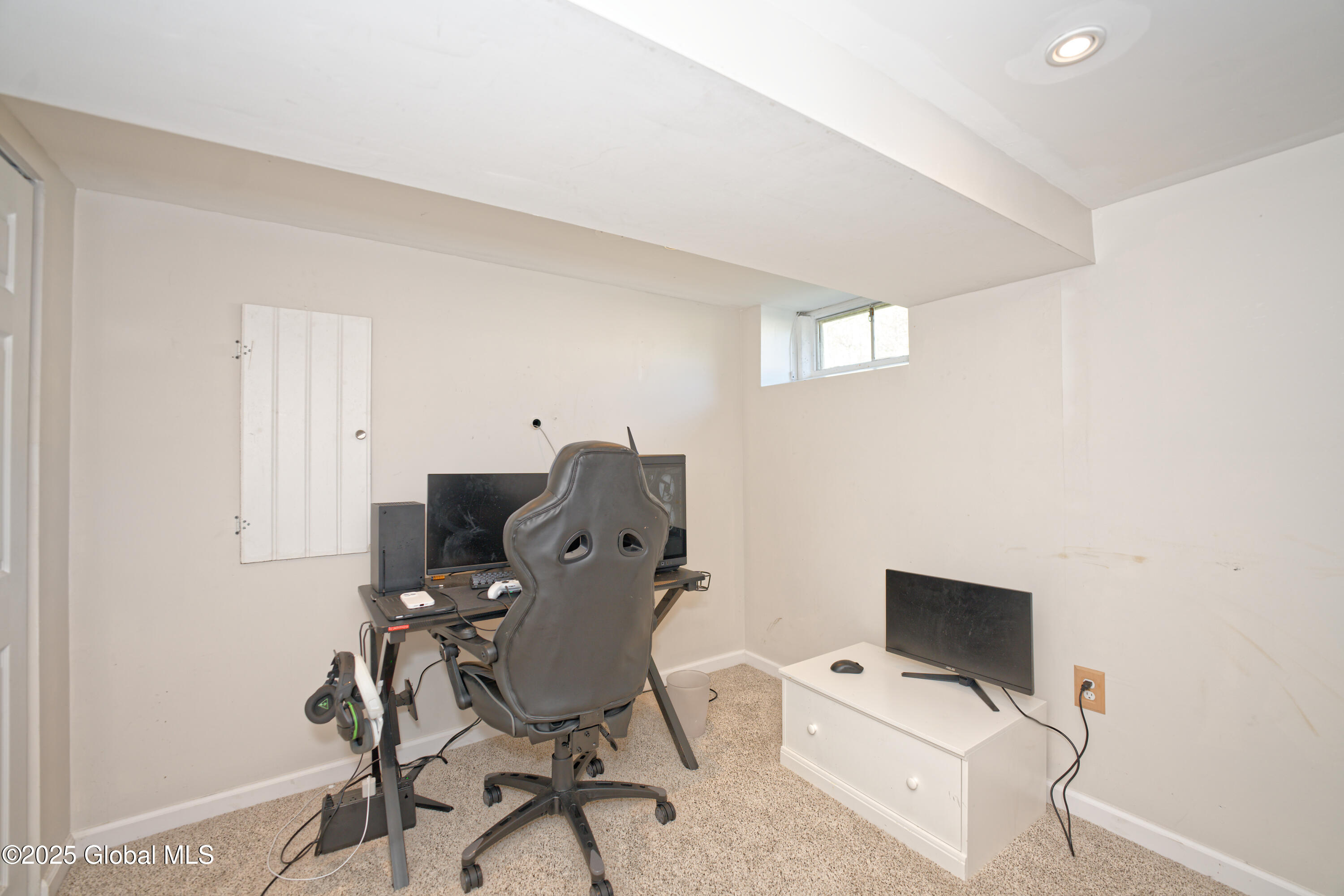 2 Queensbury Court, Clifton Park, New York image 24