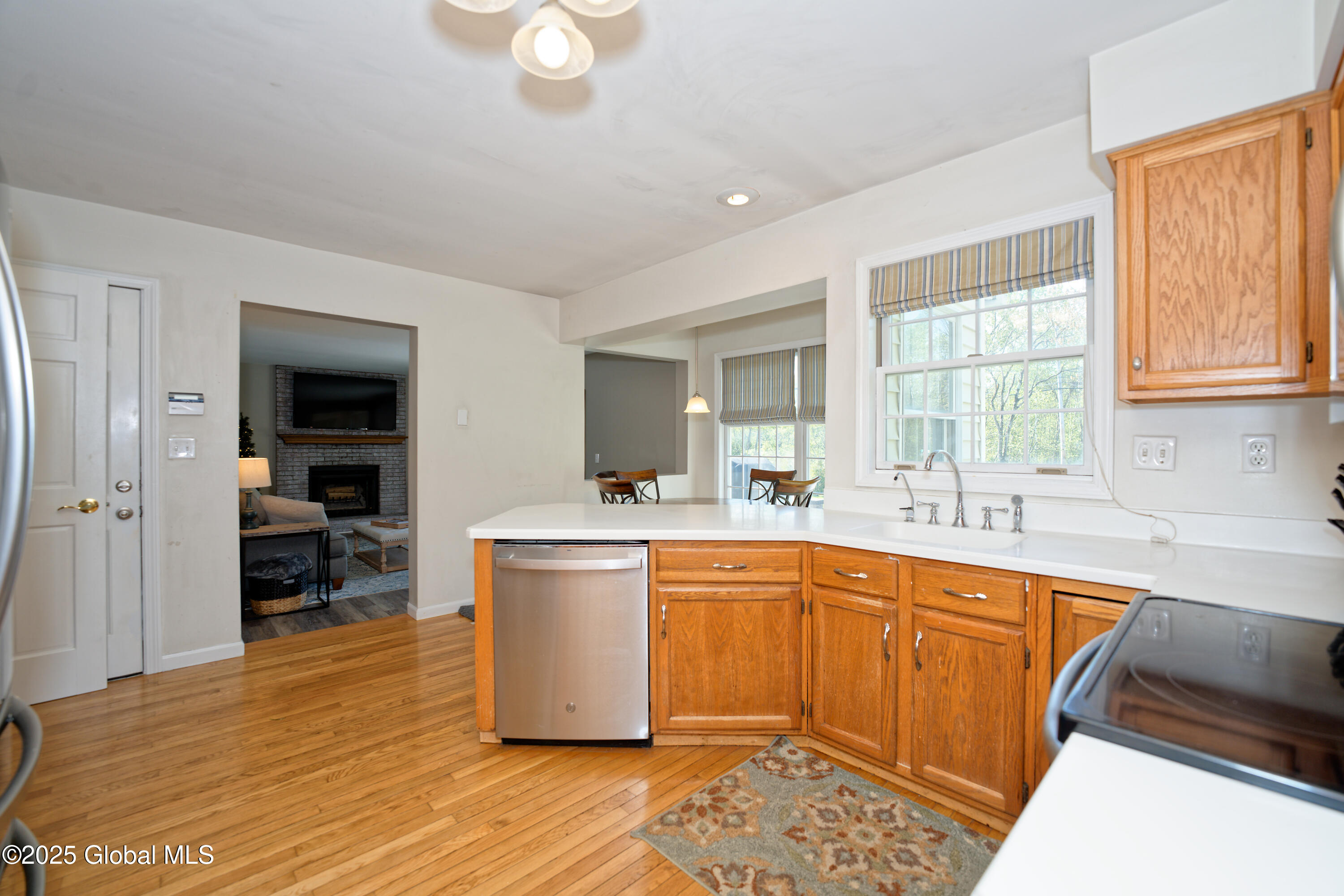 2 Queensbury Court, Clifton Park, New York image 12