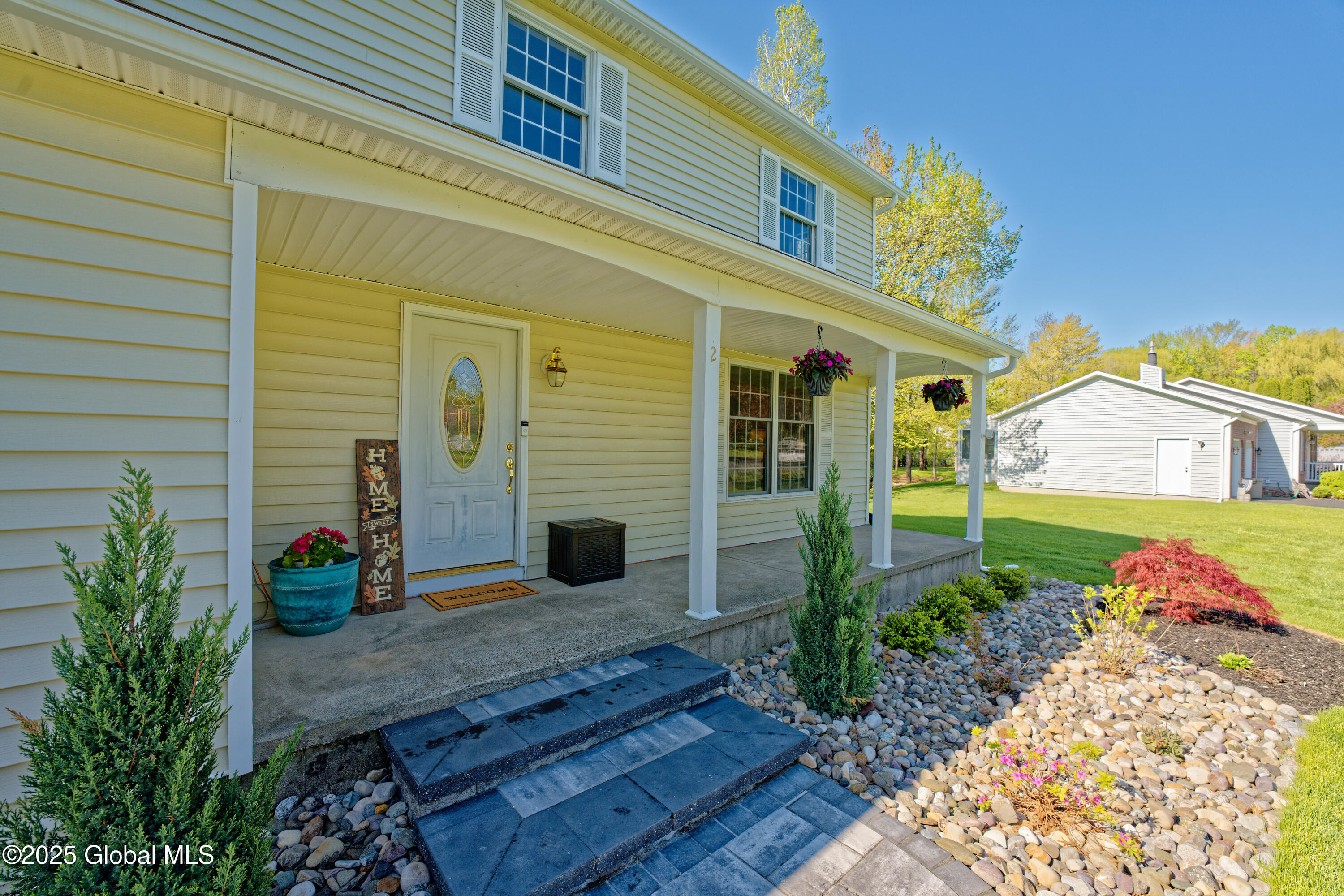 2 Queensbury Court, Clifton Park, New York image 4