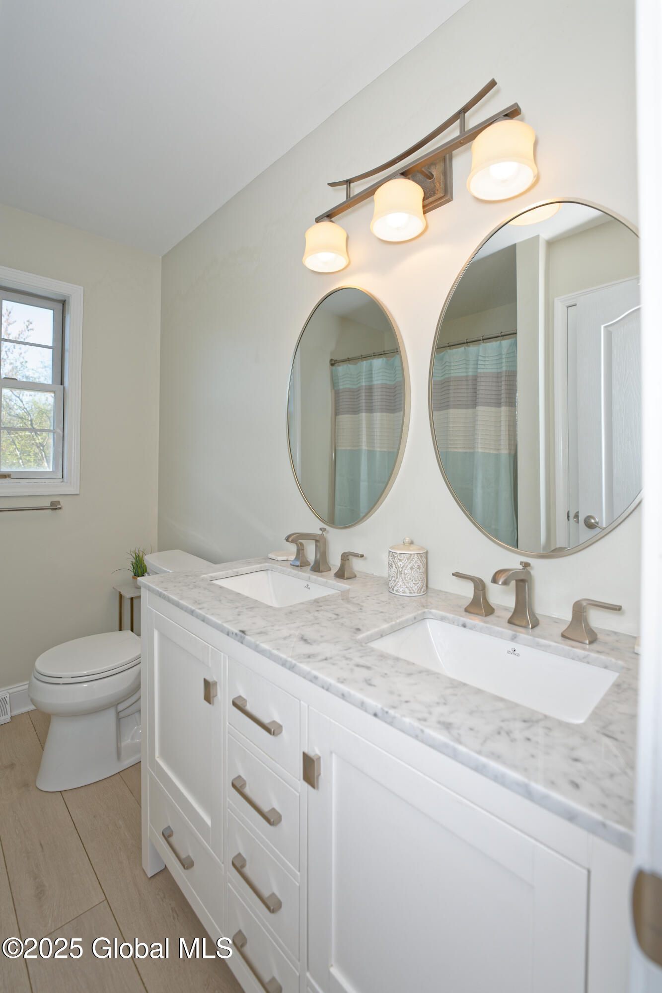2 Queensbury Court, Clifton Park, New York image 28
