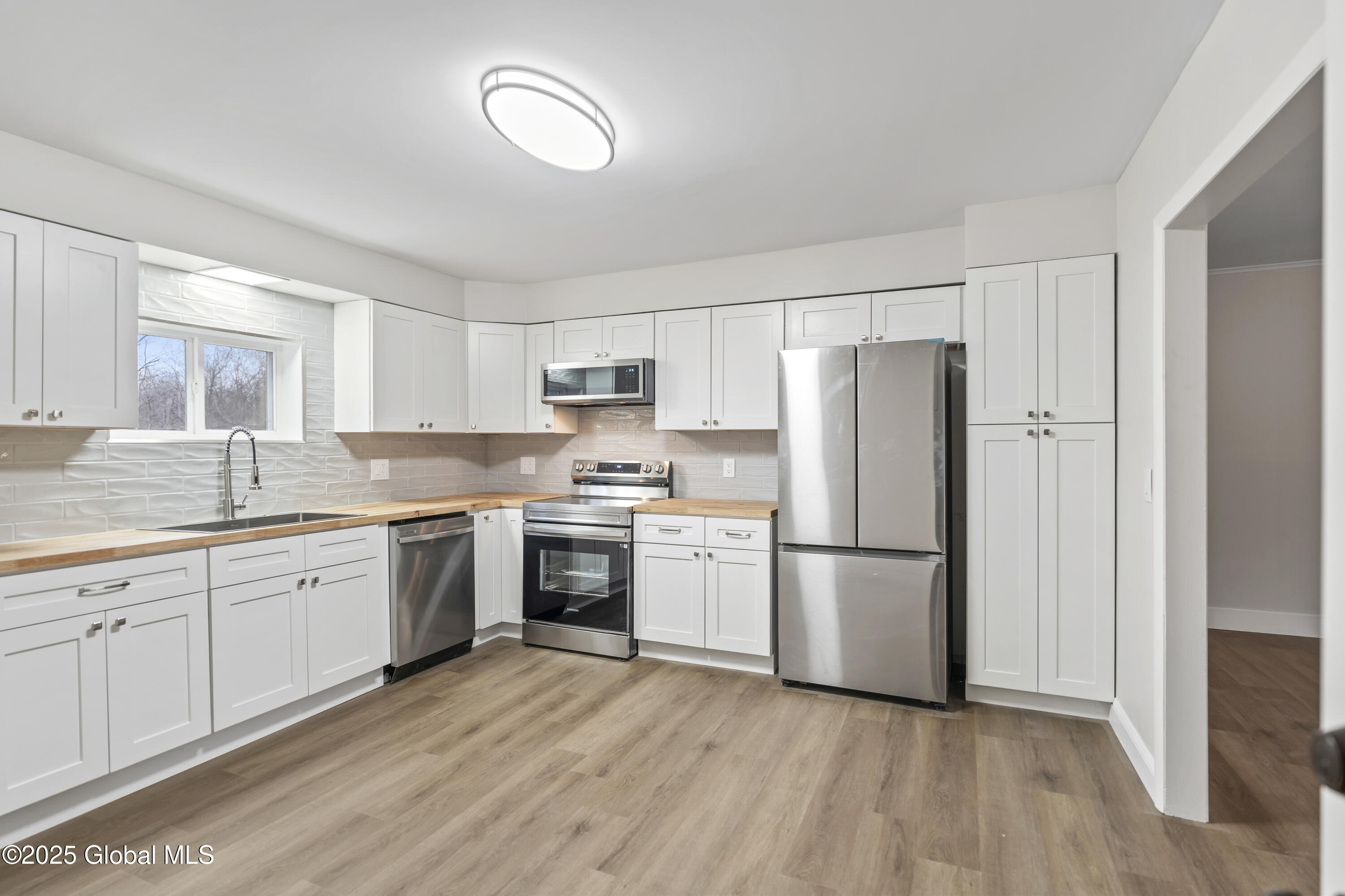 393 Midline Road, Amsterdam, New York image 7