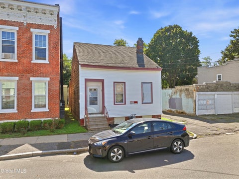 Homes For Sale - 30 Cortland Place<br/> Albany, NY 12211