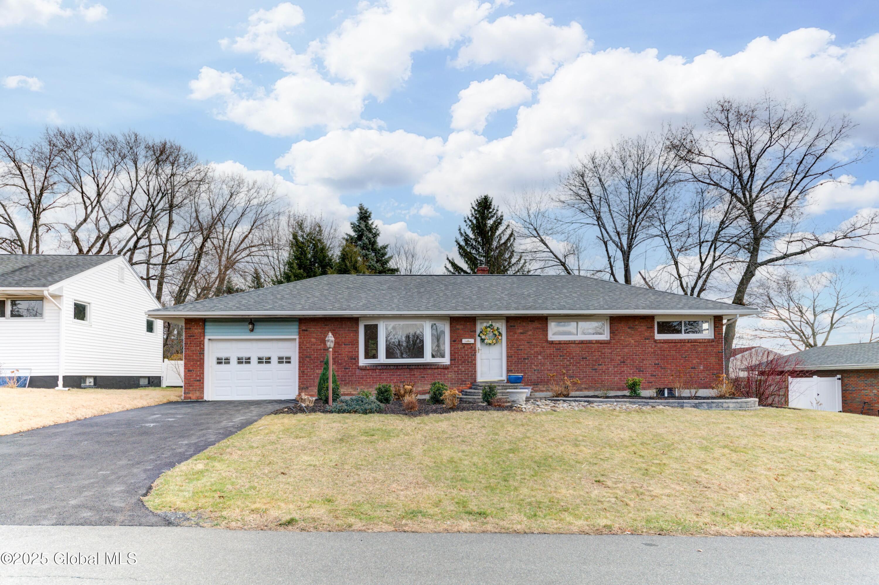 4 Buttercup Lane, Albany, New York image 1