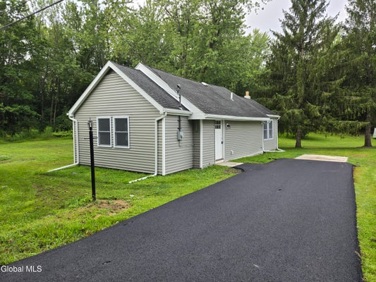11 ENGLEWOOD AVE, EAST GREENBUSH, NY 12061 - Image da47d7337bb8254e420b7ec4d31e66ea/1540871295