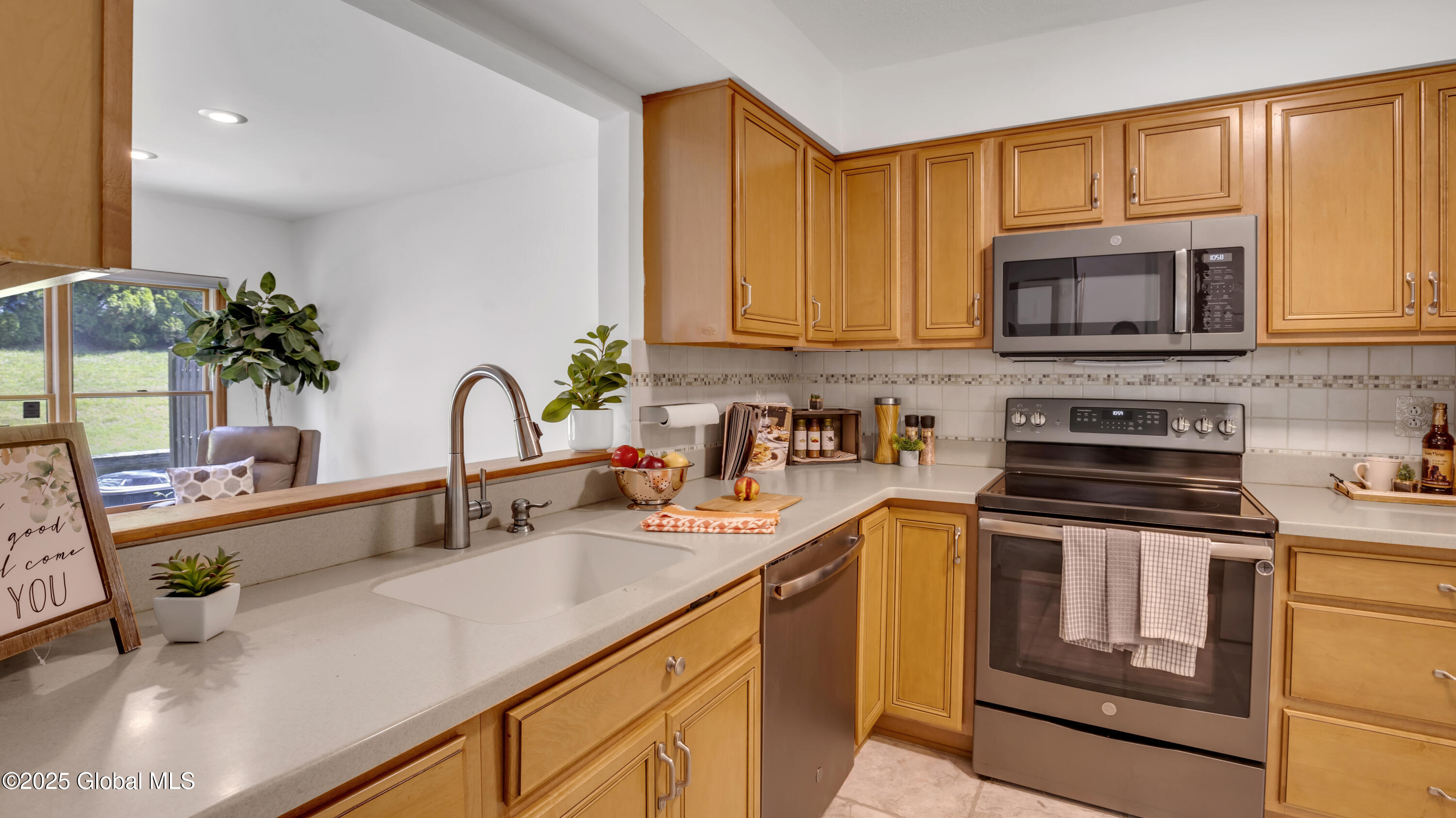 17 Kensington Place, Albany, New York image 15